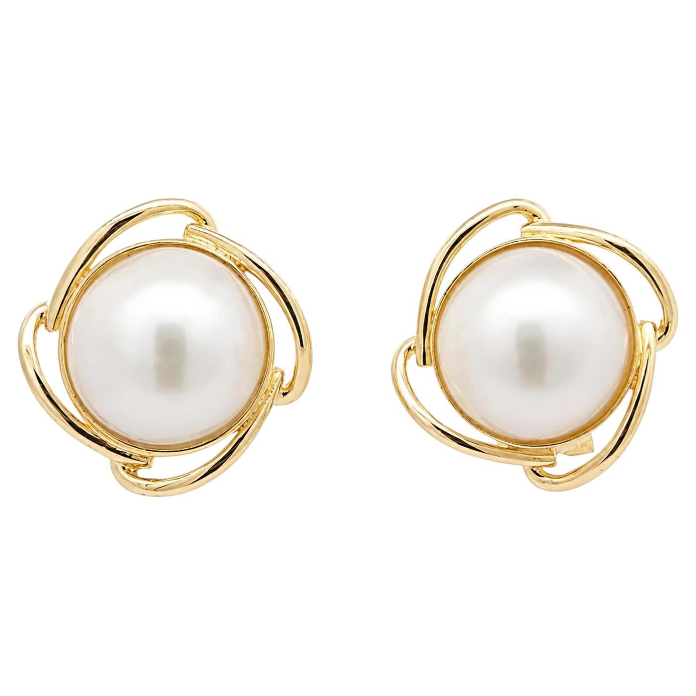 Orecchini a bottone con montatura aperta e chiusura a omega, in oro giallo 14k con perla Mabe da 14,7 mm
