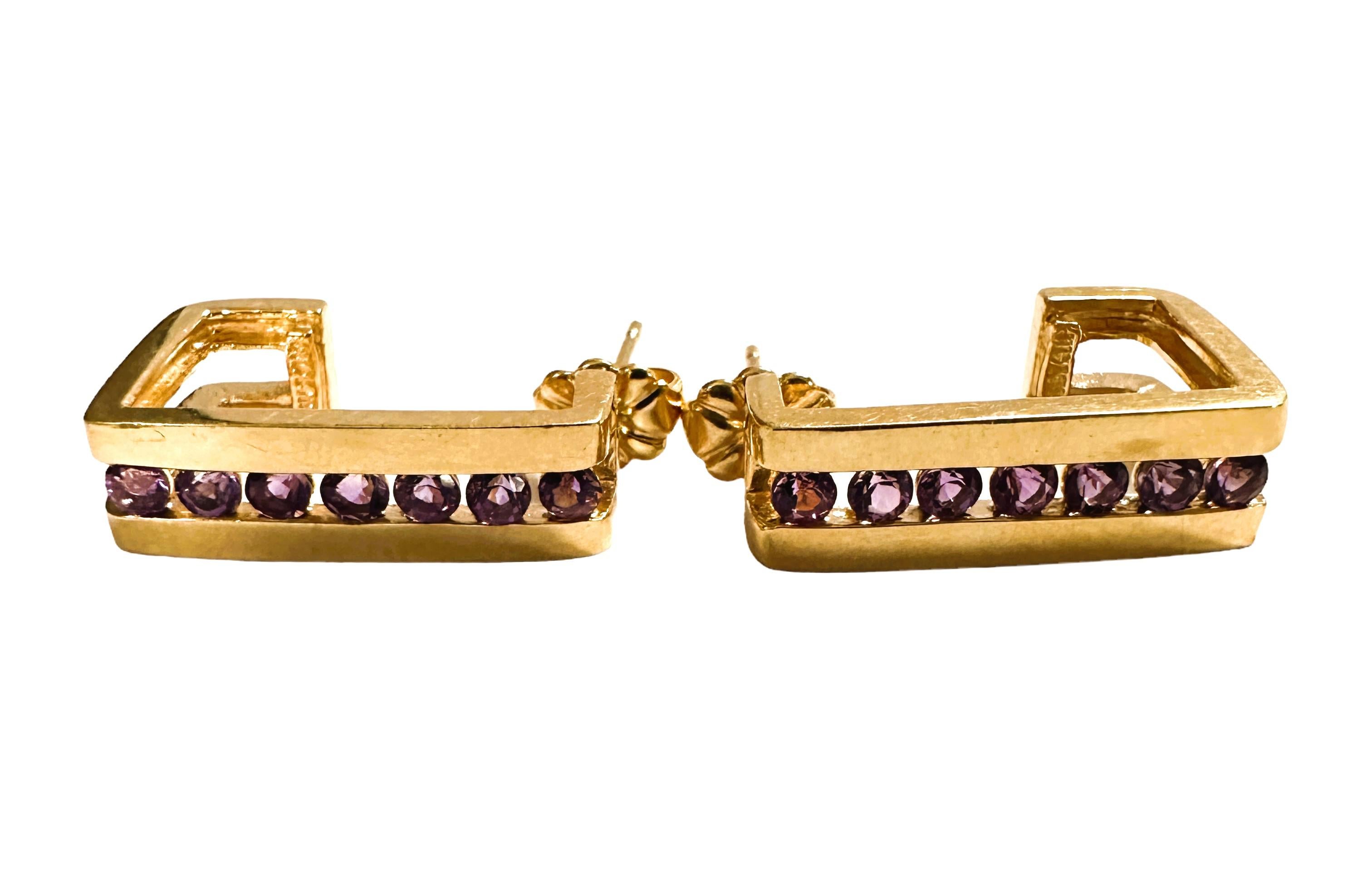 Boucles d'oreilles en or jaune 14 carats avec améthyste de 1,5 carat sertie en canal, avec évaluation Excellent état - En vente à Eagan, MN