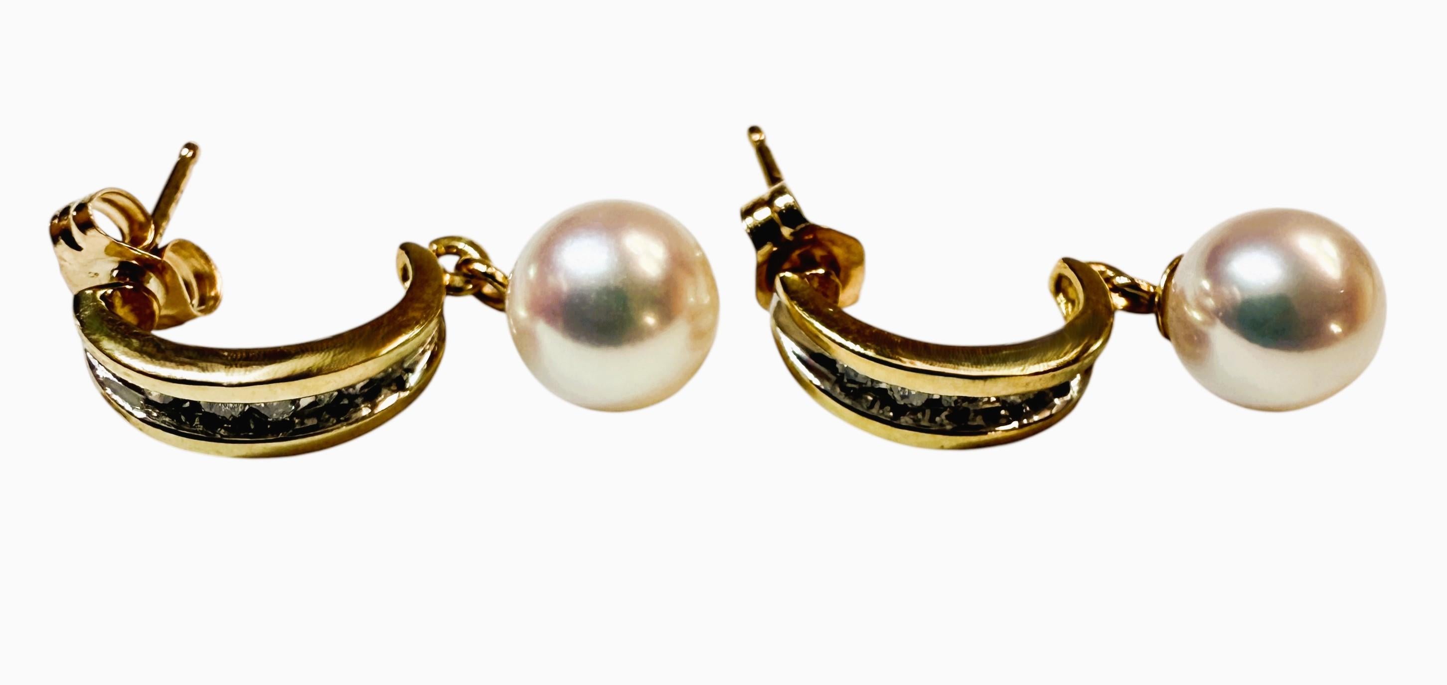 Boucles d'oreilles demi-cercle en or jaune 14K avec diamants et perles d'eau douce de 0,15 carat en vente 5