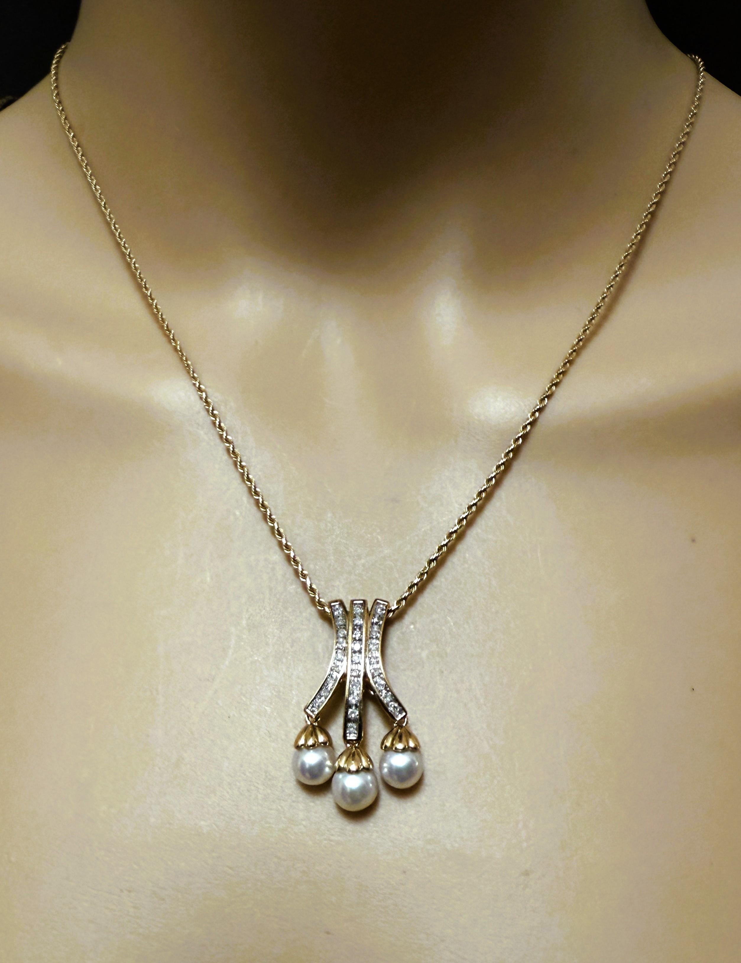 Boucles d'oreilles demi-cercle en or jaune 14K avec diamants et perles d'eau douce de 0,15 carat en vente 9