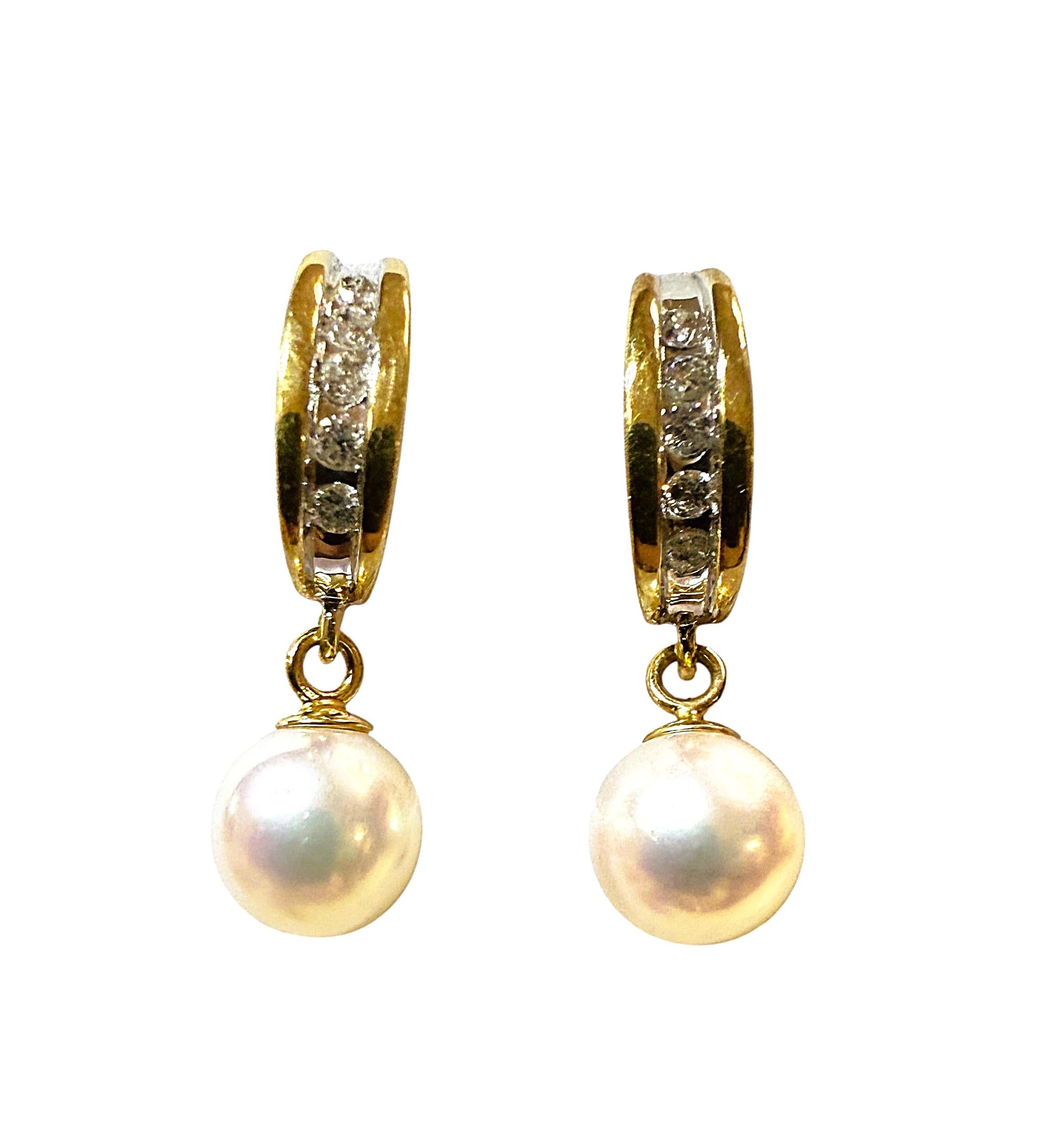 Boucles d'oreilles demi-cercle en or jaune 14K avec diamants et perles d'eau douce de 0,15 carat Excellent état - En vente à Eagan, MN