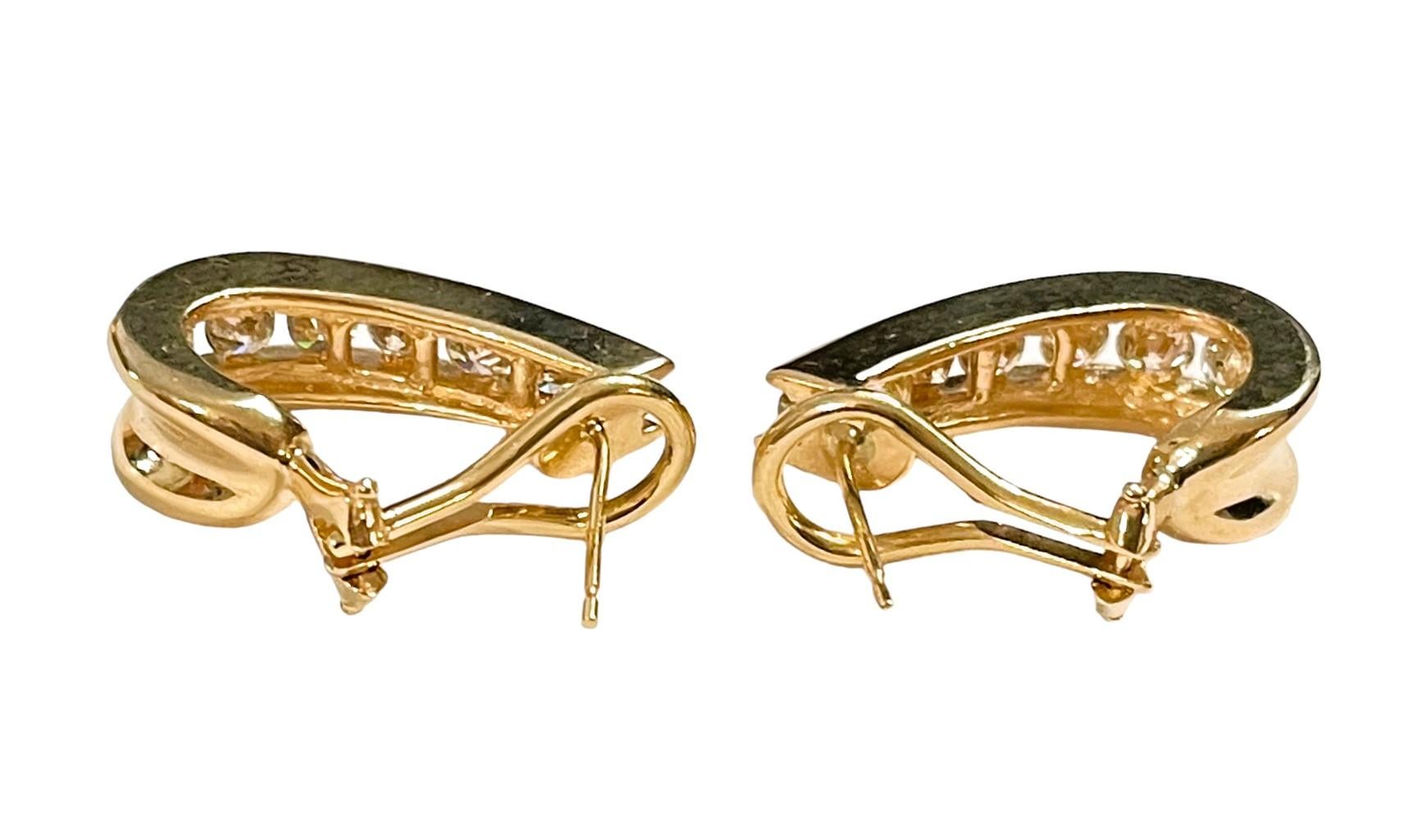 14k Gelbgold 1,5 Ct Brillant Diamant Channel Omega Back Ohrringe w Schätzung (Art déco)