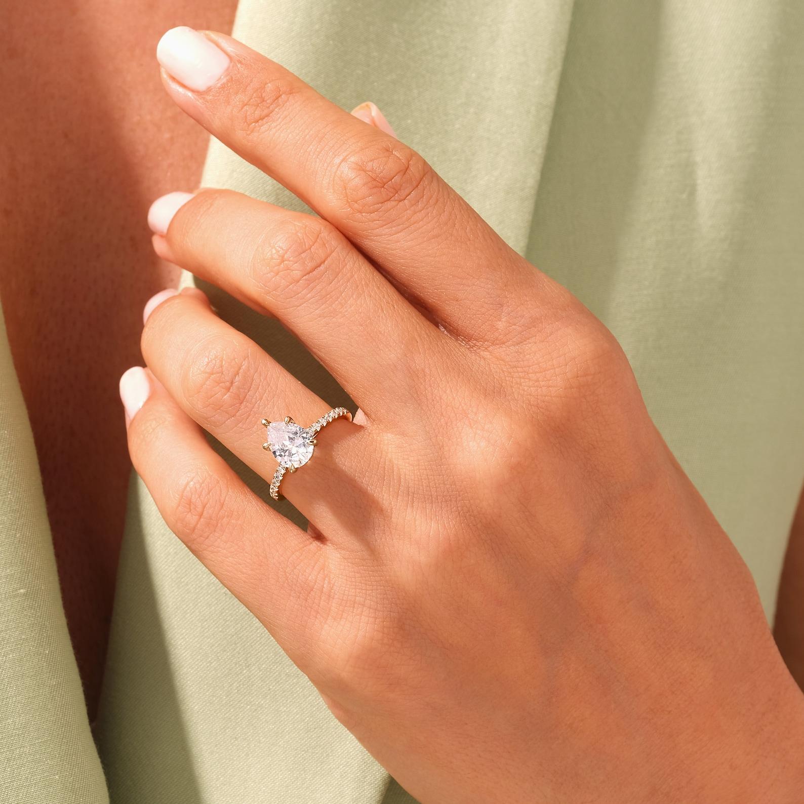 14k Yellow gold 1.50 CT Pear Engagement Ring Moissanite Half Eternity Ring. en vente 3