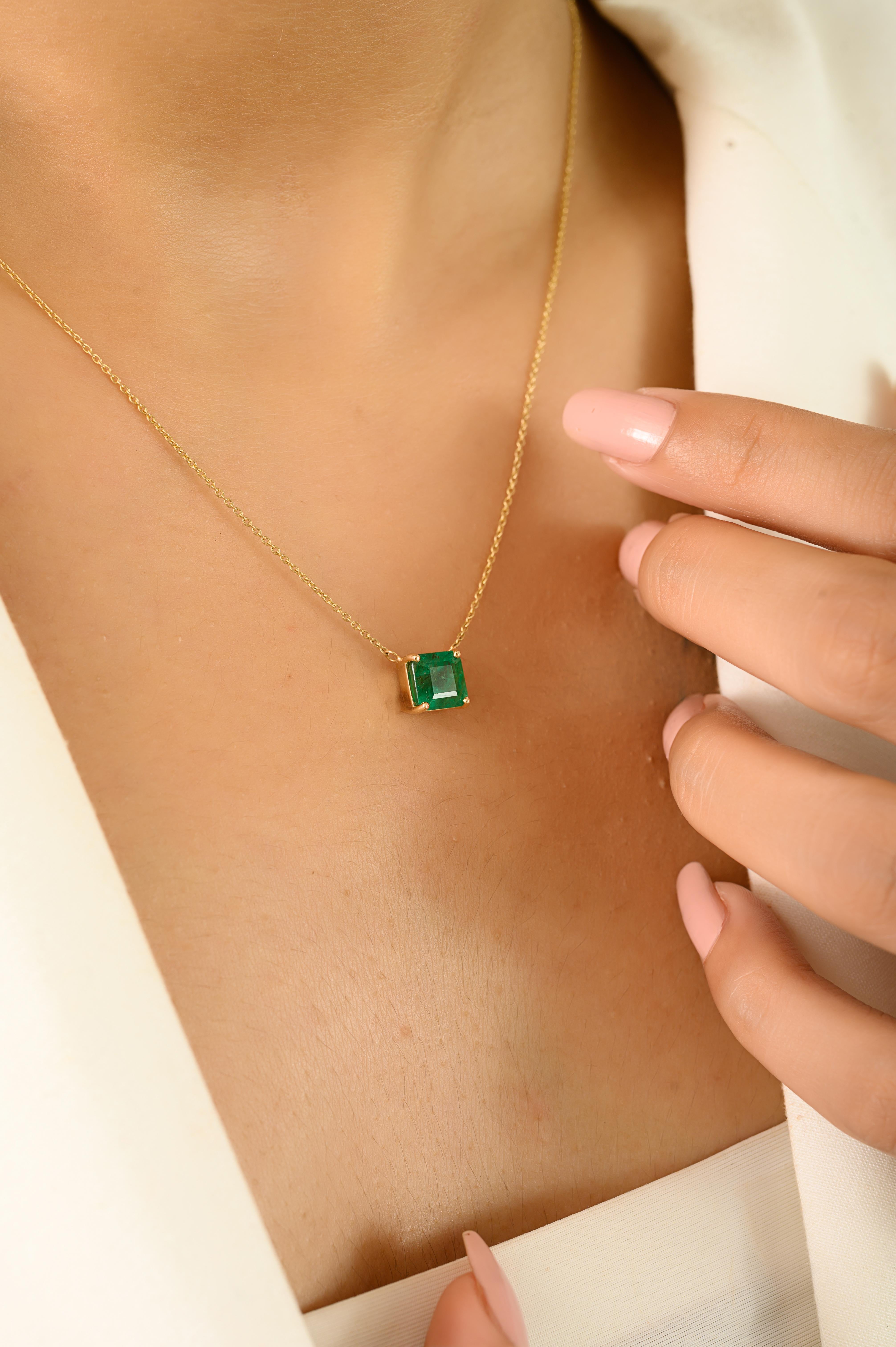 14K Yellow Gold 1.51 CTW Square-Cut Natural Emerald Solitaire Chain Necklace For Sale 4