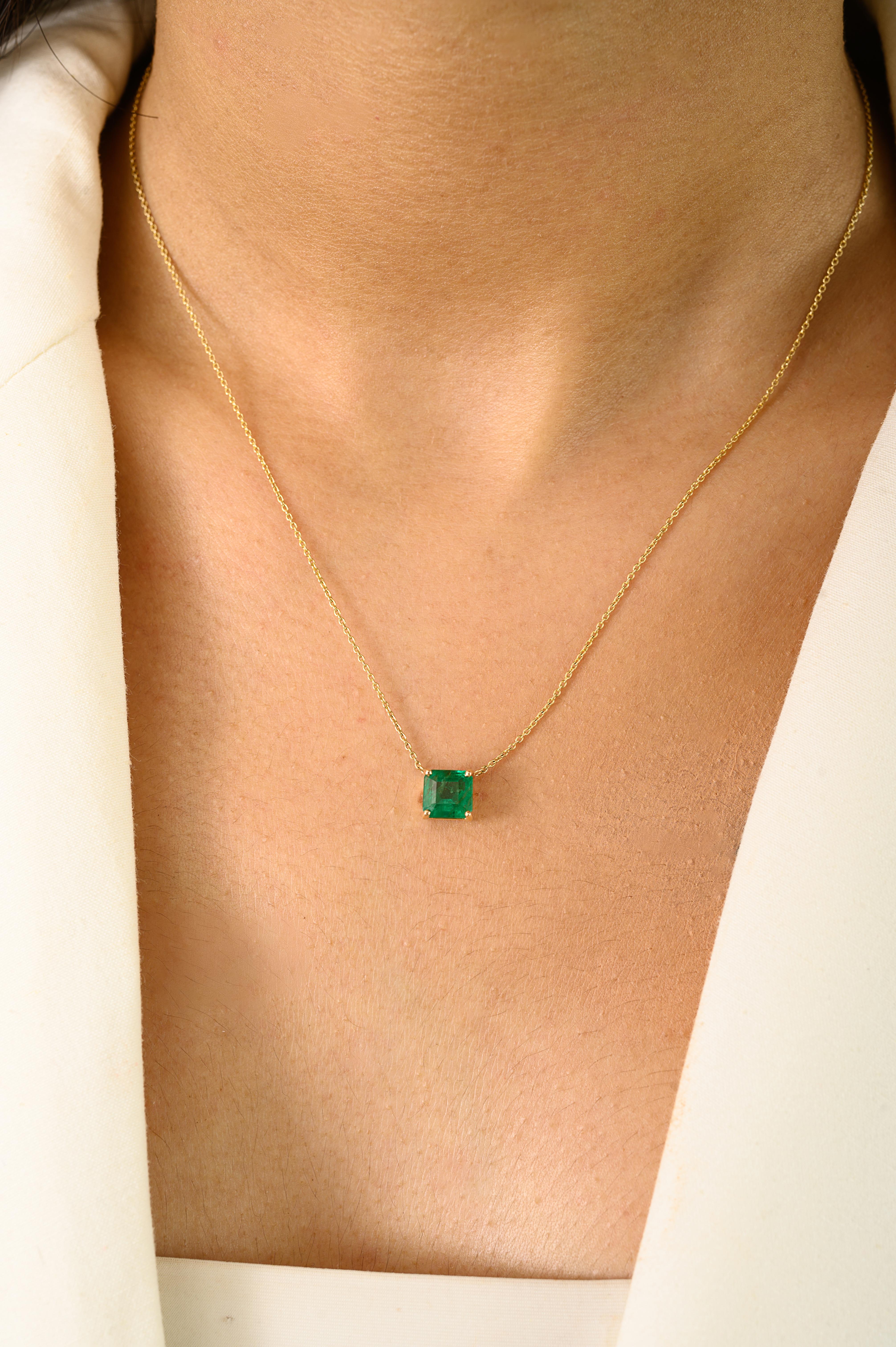 Square Cut 14K Yellow Gold 1.51 CTW Square-Cut Natural Emerald Solitaire Chain Necklace For Sale