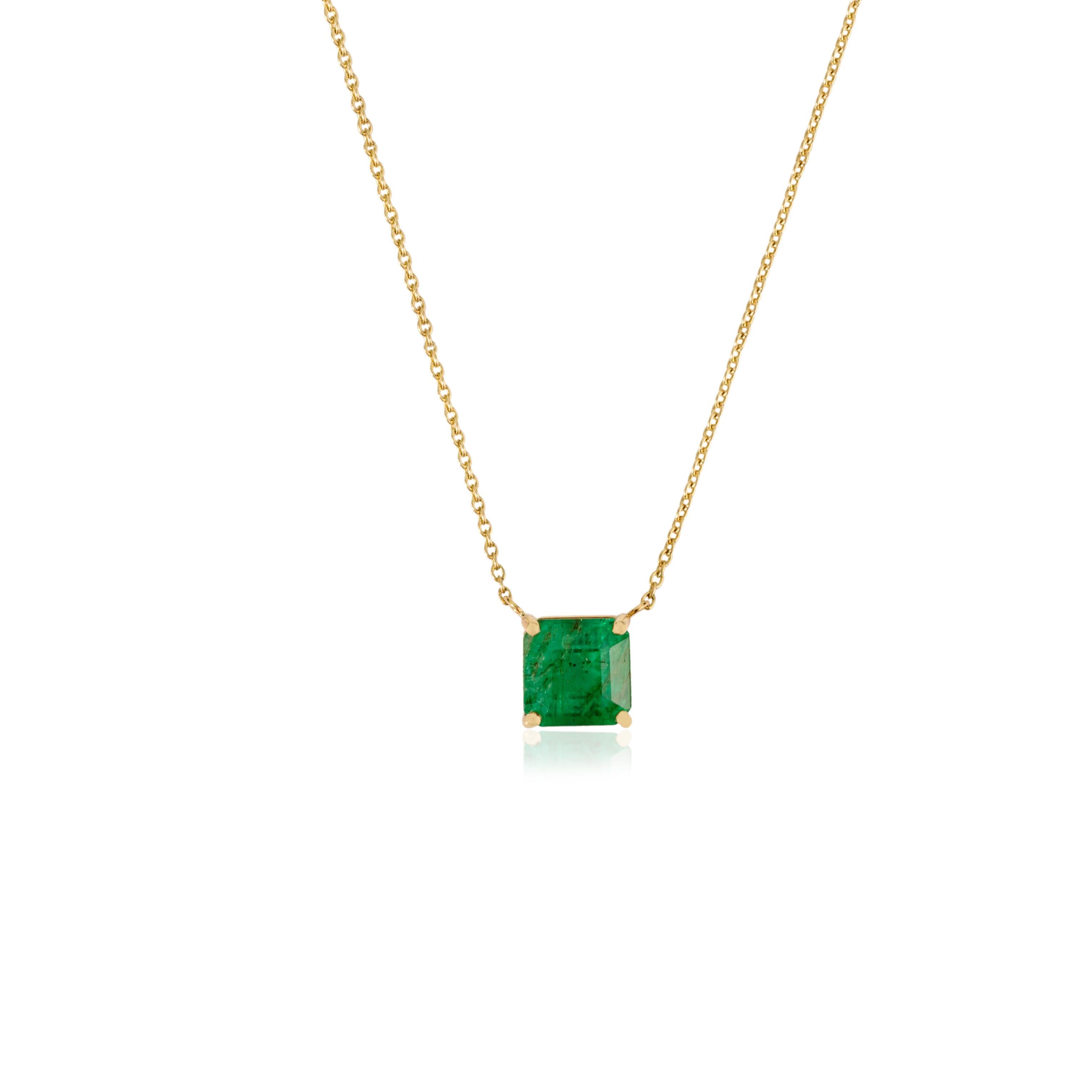 14K Yellow Gold 1.51 CTW Square-Cut Natural Emerald Solitaire Chain Necklace For Sale 3