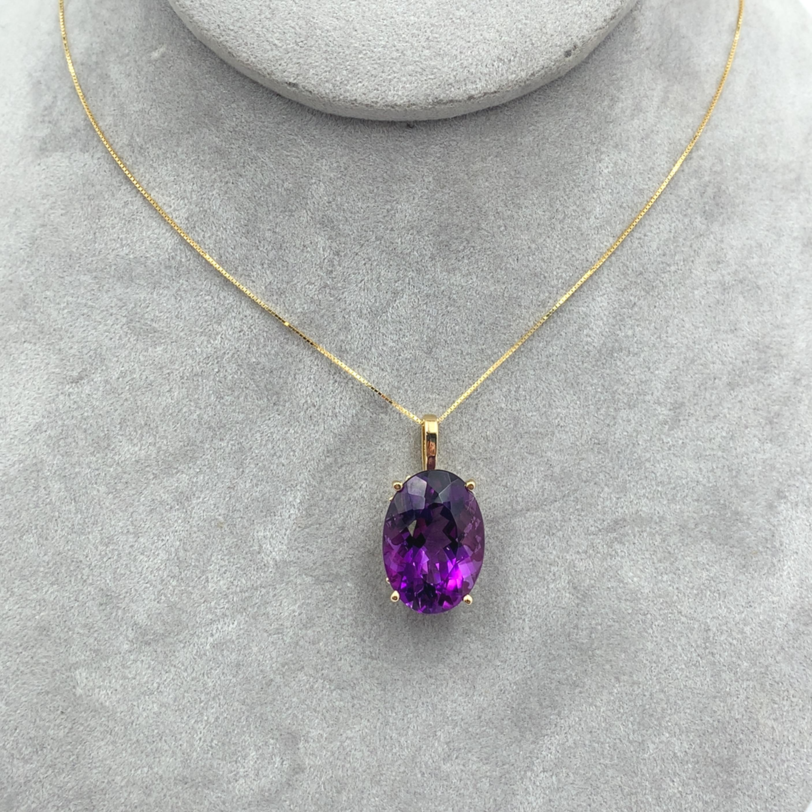 Pendentif en or jaune 14 carats avec améthyste ovale de 15,38 carats et chaîne de 18 pouces Pour femmes en vente