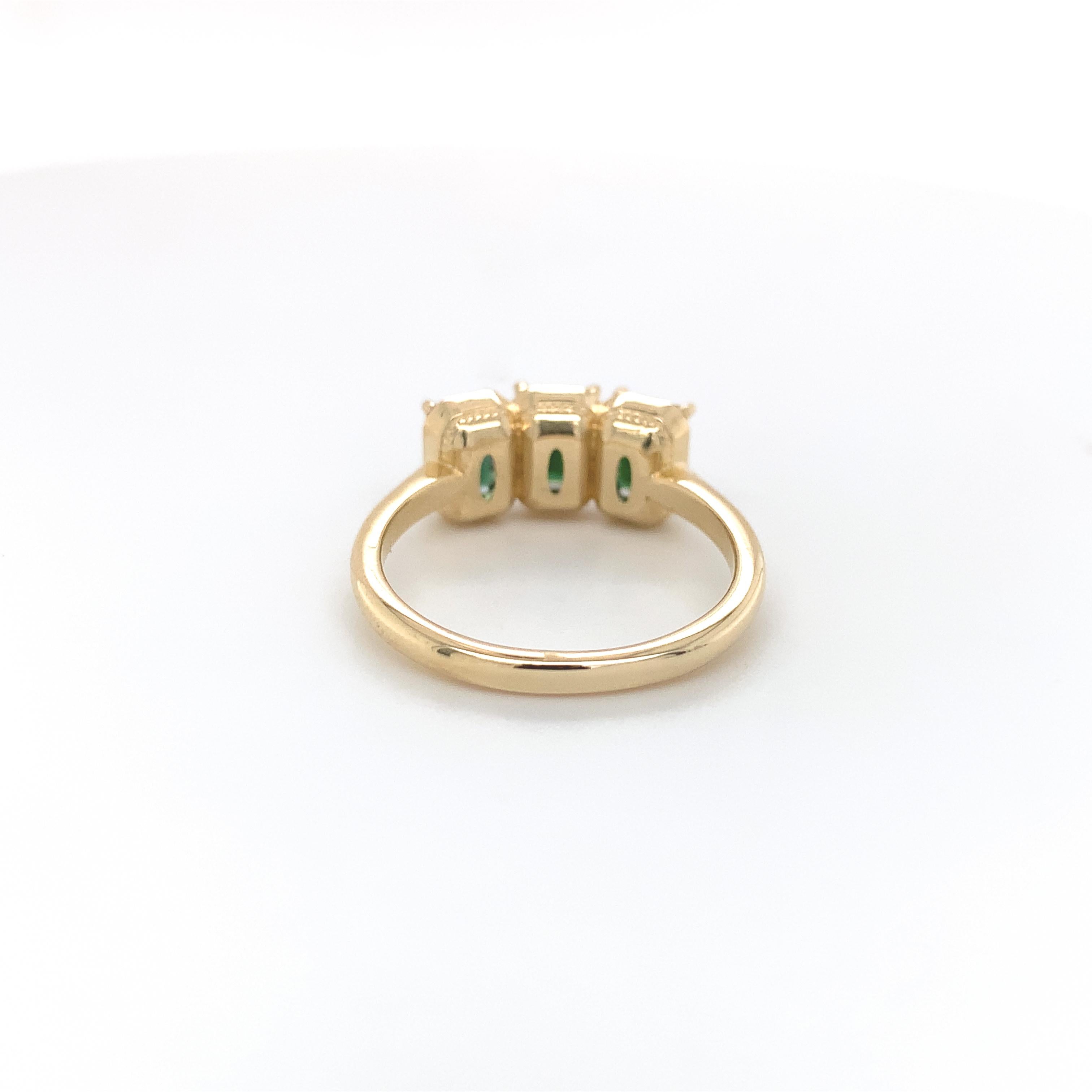 Women's 14K Yellow Gold 1.53ct Tourmaline 3-Stone Ring For Sale