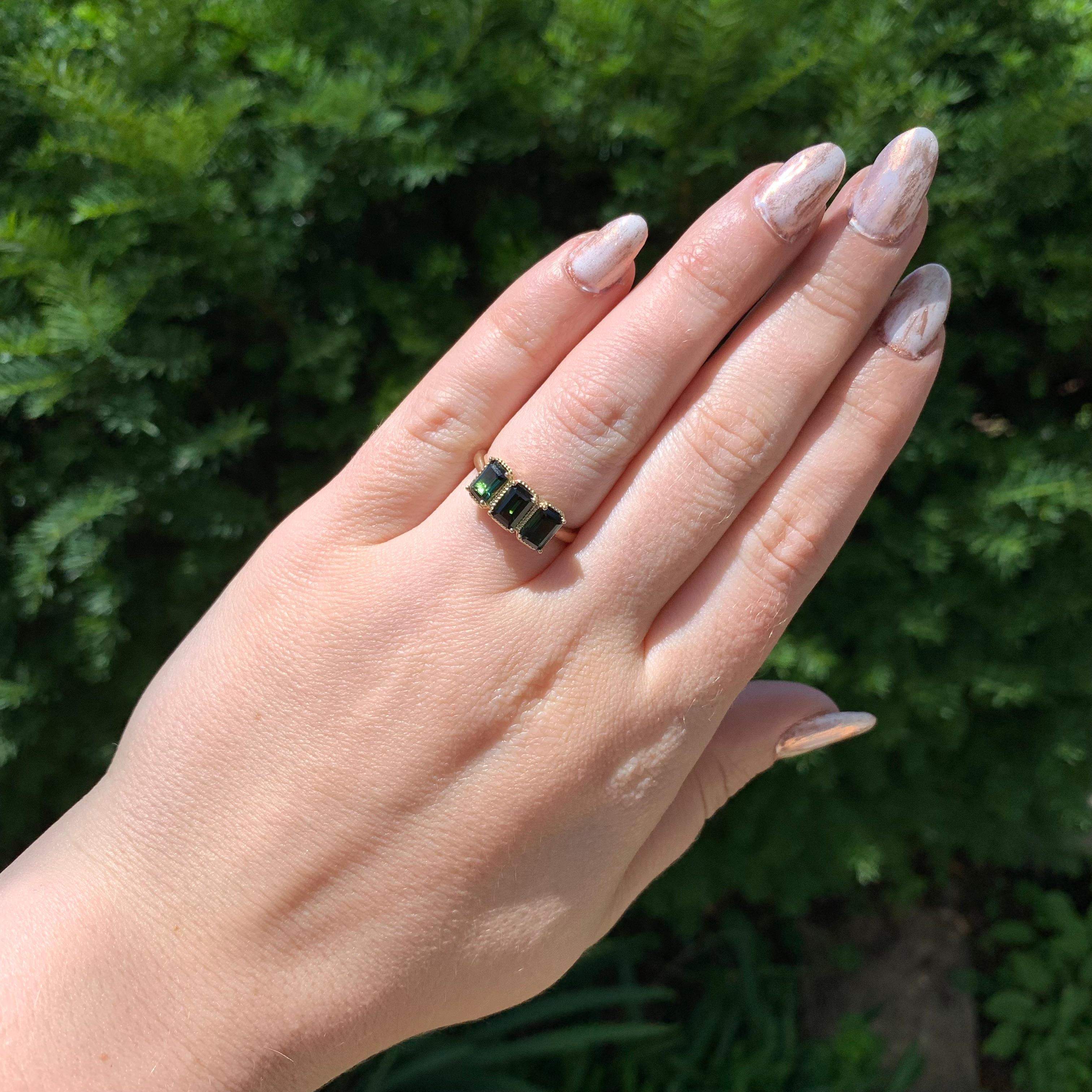14K Yellow Gold 1.53ct Tourmaline 3-Stone Ring For Sale 1