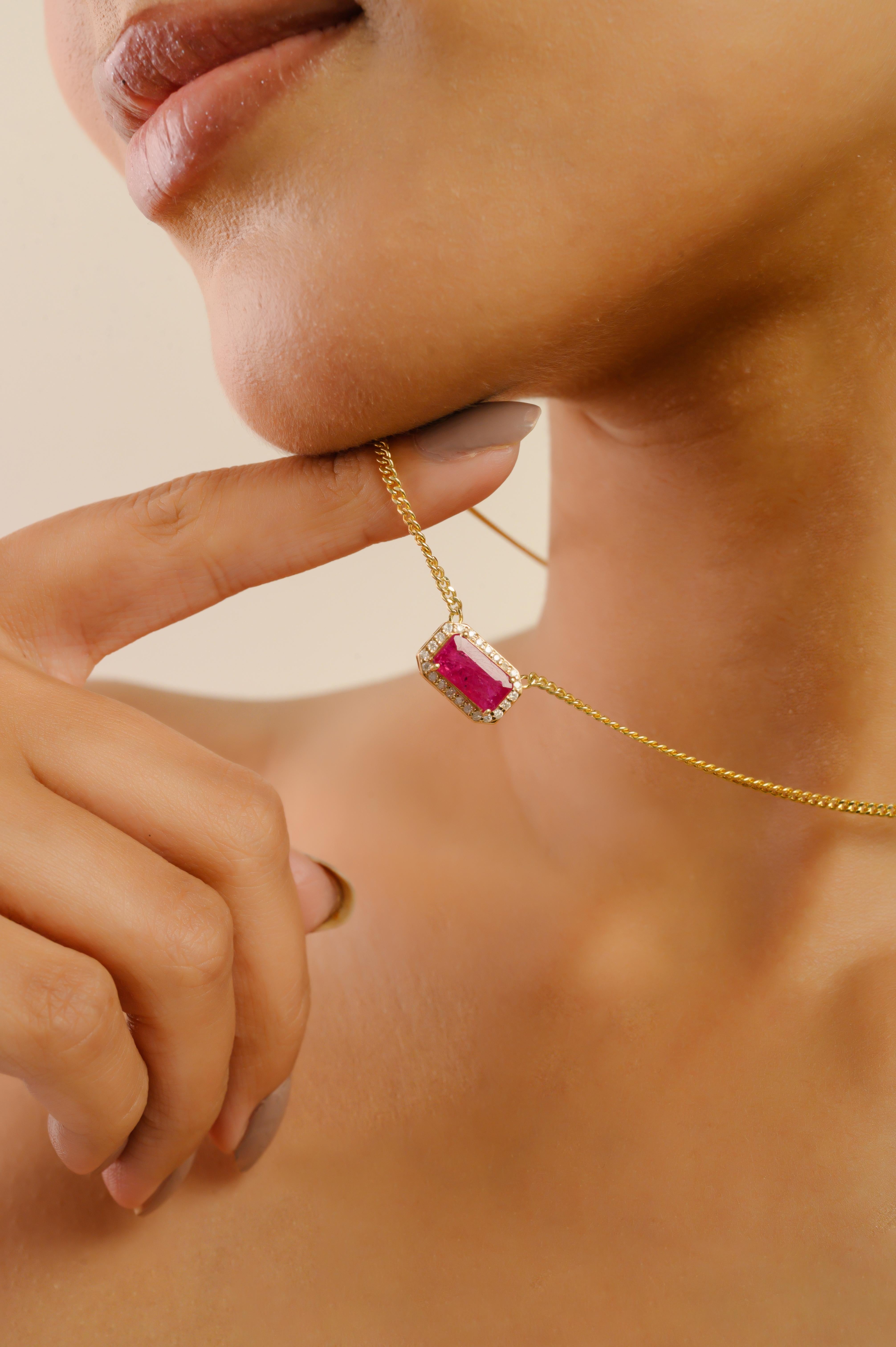 Taille octogone Collier pendentif halo en or jaune 14K de 1,58 ct de rubis naturel taillé en octogone et de diamants en vente