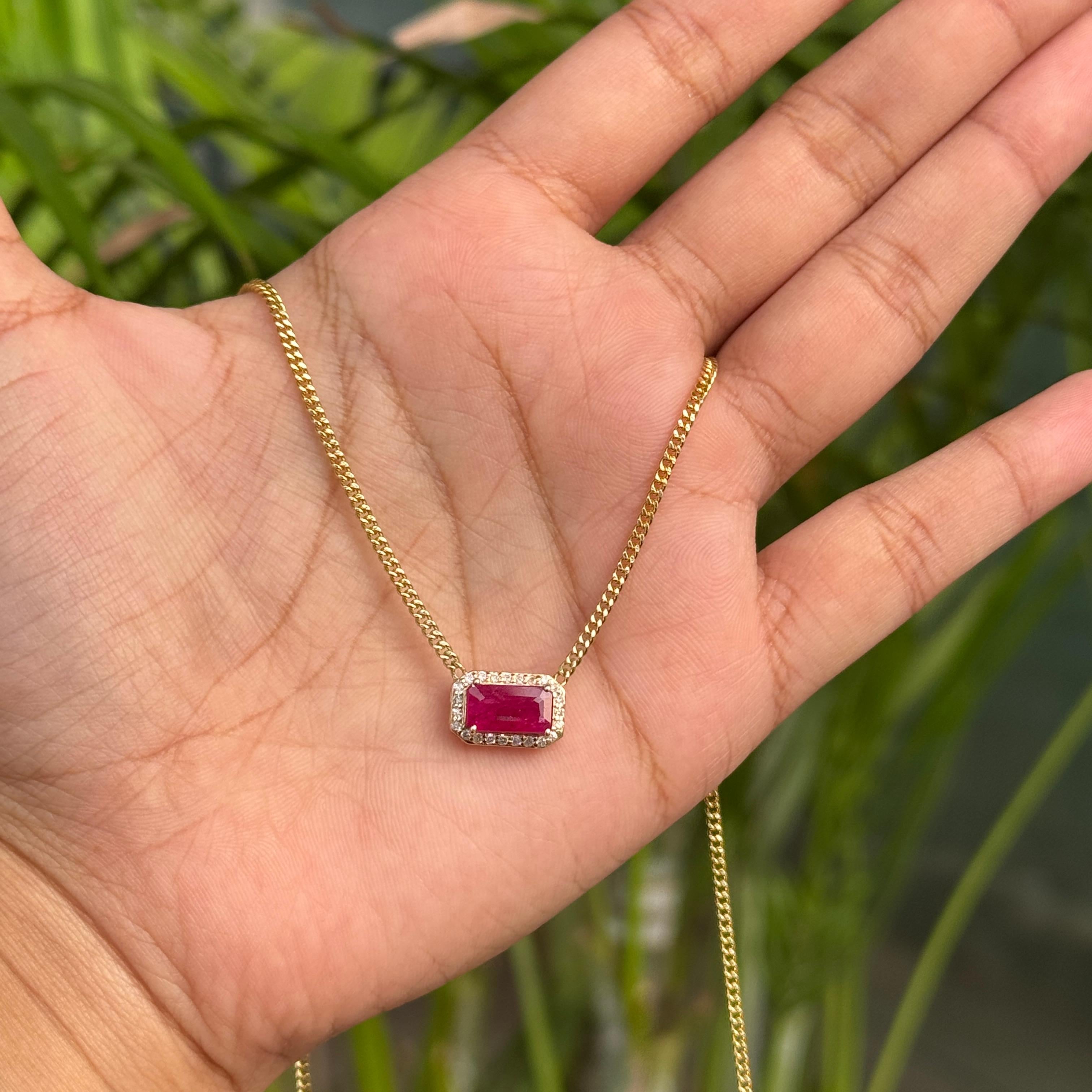 Collier pendentif halo en or jaune 14K de 1,58 ct de rubis naturel taillé en octogone et de diamants en vente 2