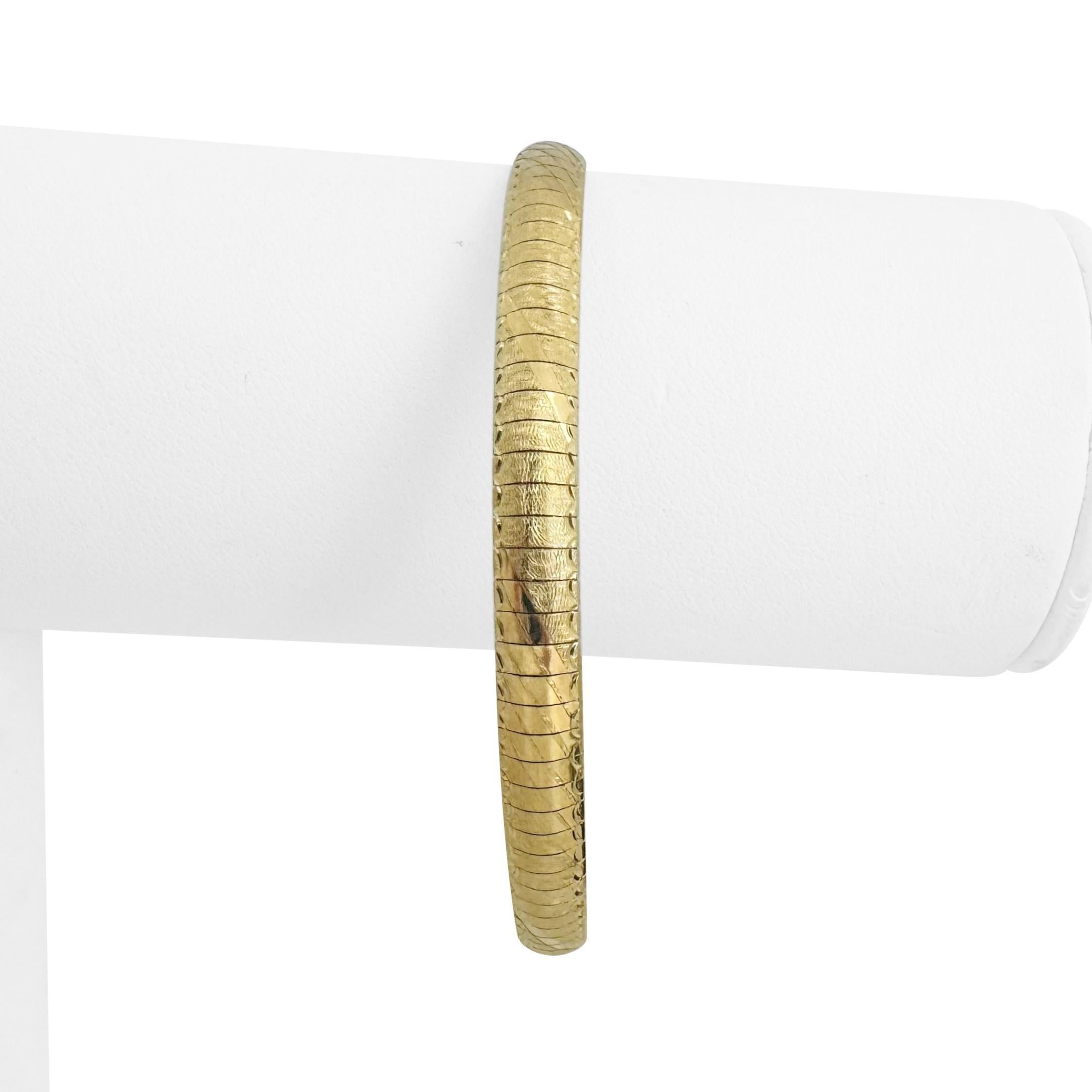 Condition:  Excellent Condition, Professionally Cleaned and Polished
Metal:  14k Gold (Marked, and Professionally Tested)
Weight:  15.2g
Length:  8 Inches
Width:  5.5mm
Closure:  Box Tab Insert with Safety Latch
Markings:  