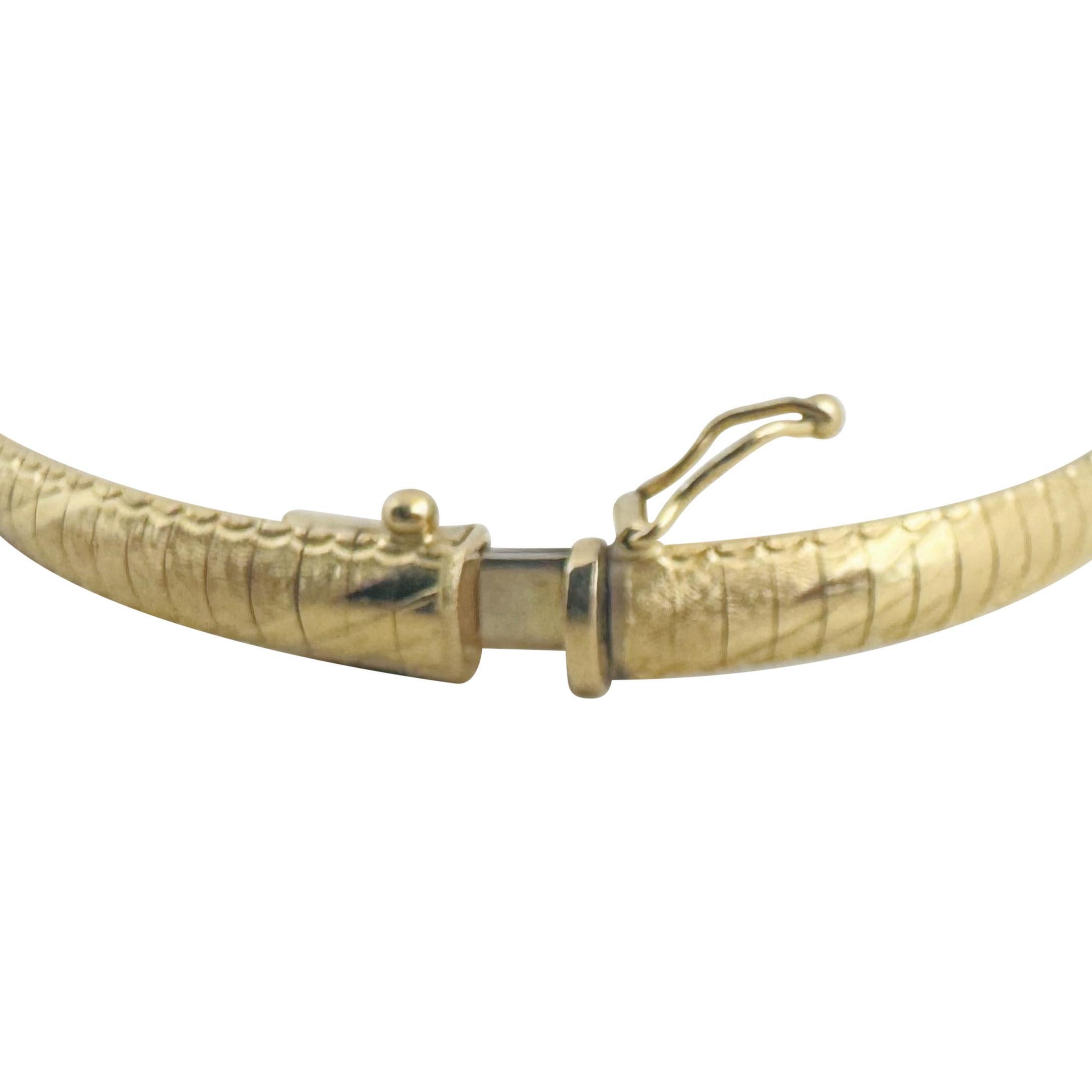 14k Yellow Gold 15g Textured Fancy 5.5mm Omega Link Bracelet Italy 8