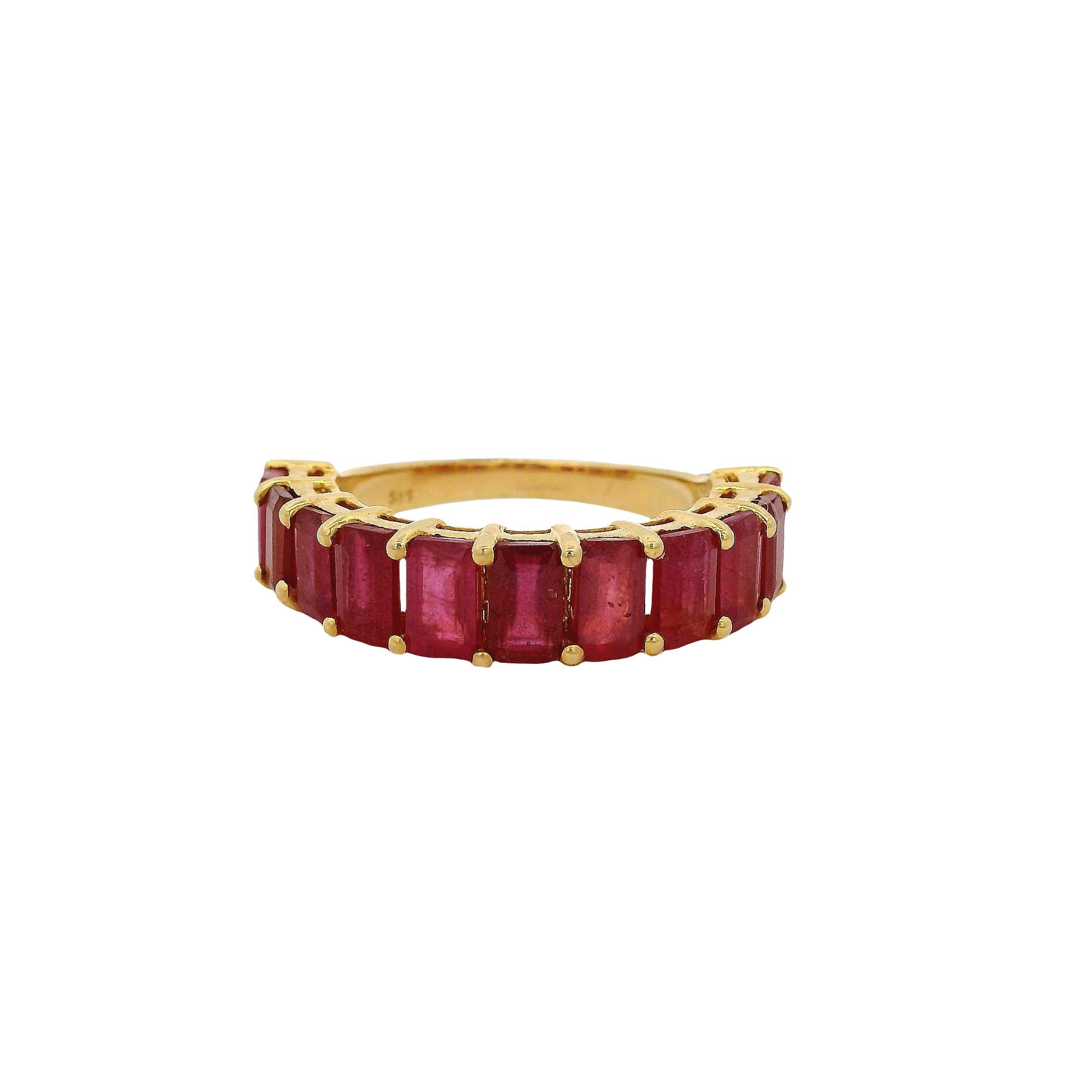 Bague en or jaune 14k 1.60ctw Emerald Cut Ruby Halfway Band Ring en vente 5
