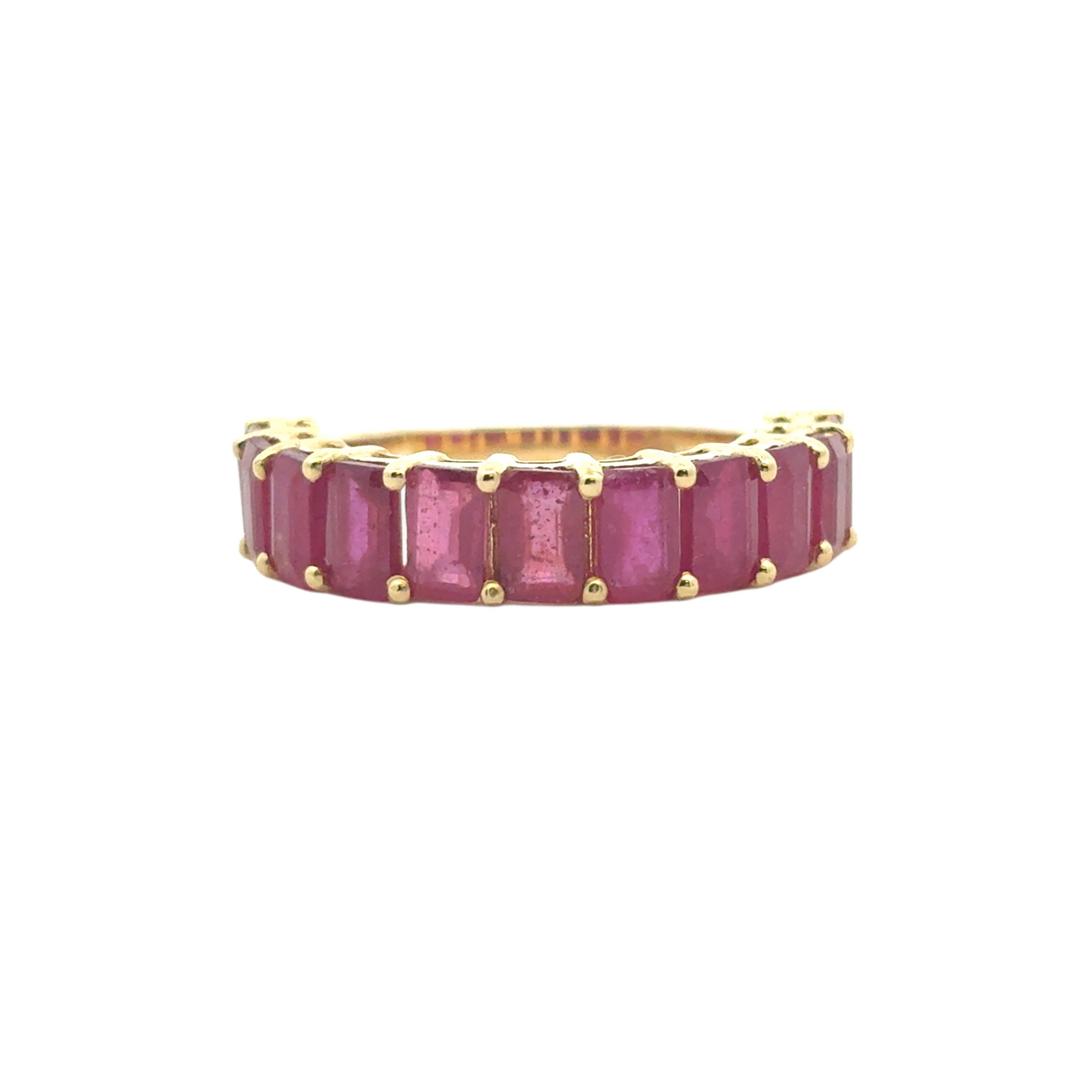14k Yellow Gold 1.60ctw Emerald Cut Ruby Halfway Band Ring

This stunning 1.6ctw Ruby Halfway Band is in excellent condition and is ready to ship!

Style: Halfway Band
Material: 14k Yellow Gold
Diamond Details: This ring features approximately 1.60