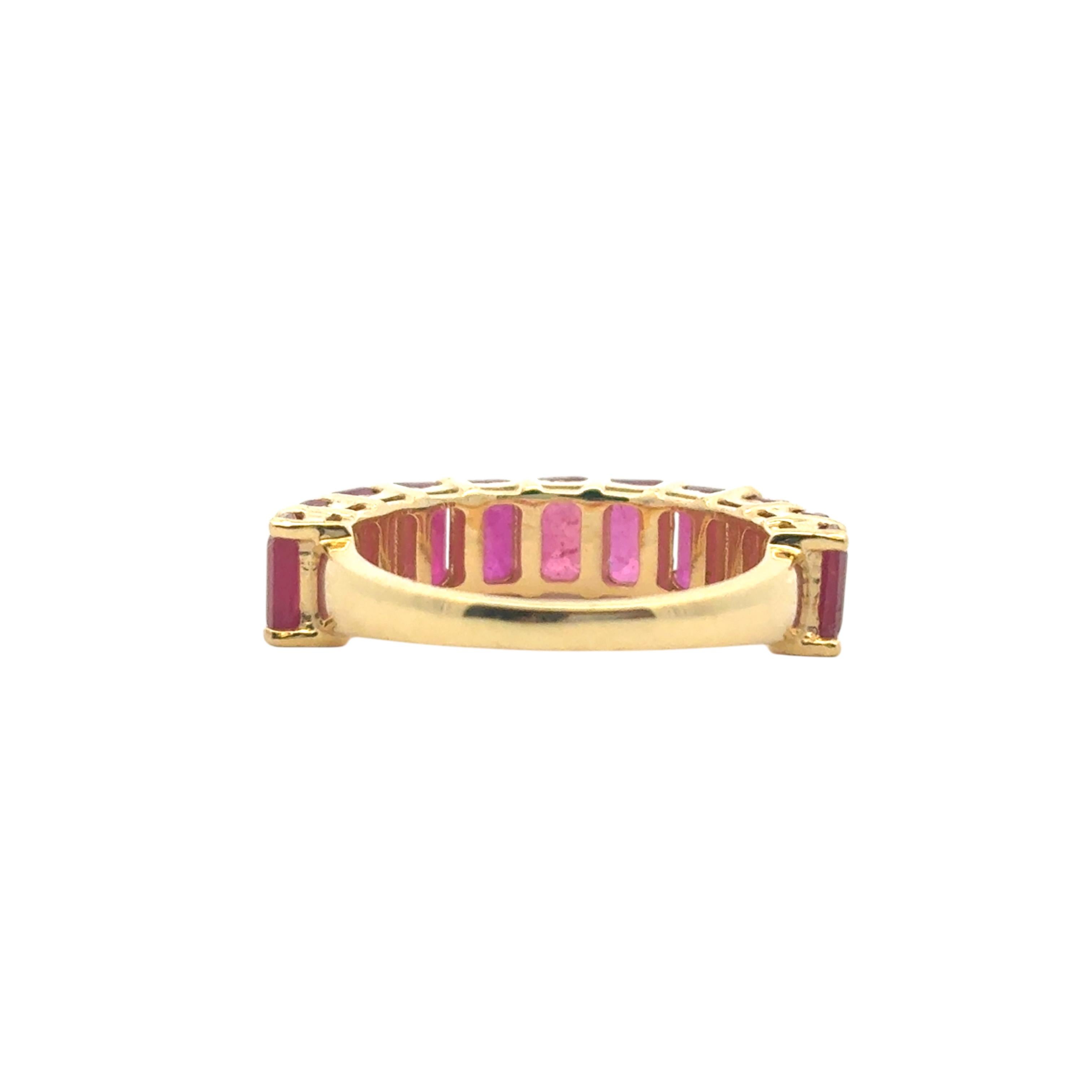 Taille émeraude 14k Yellow Gold 1.60ctw Emerald Cut Ruby Halfway Band Ring en vente