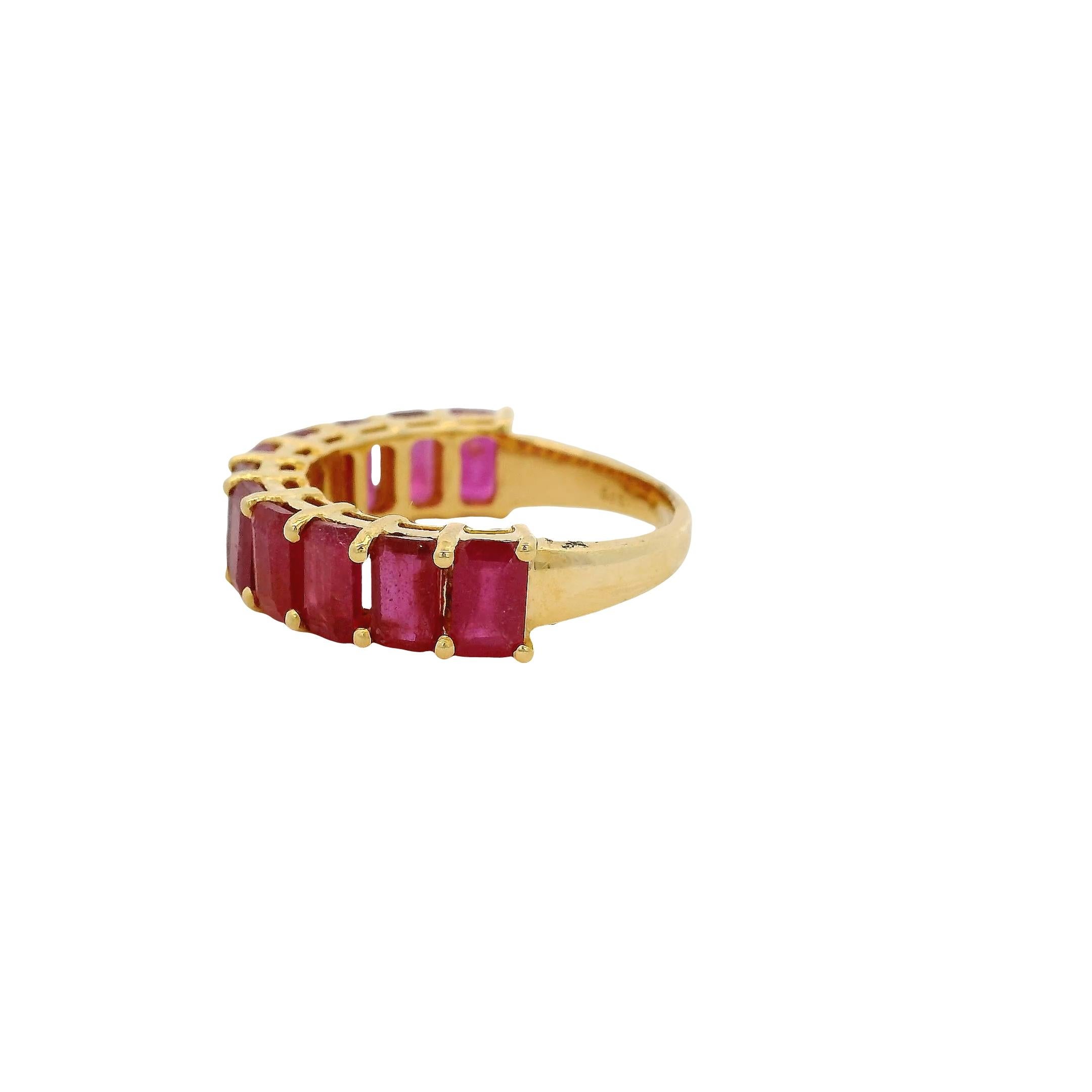 Bague en or jaune 14k 1.60ctw Emerald Cut Ruby Halfway Band Ring Pour femmes en vente