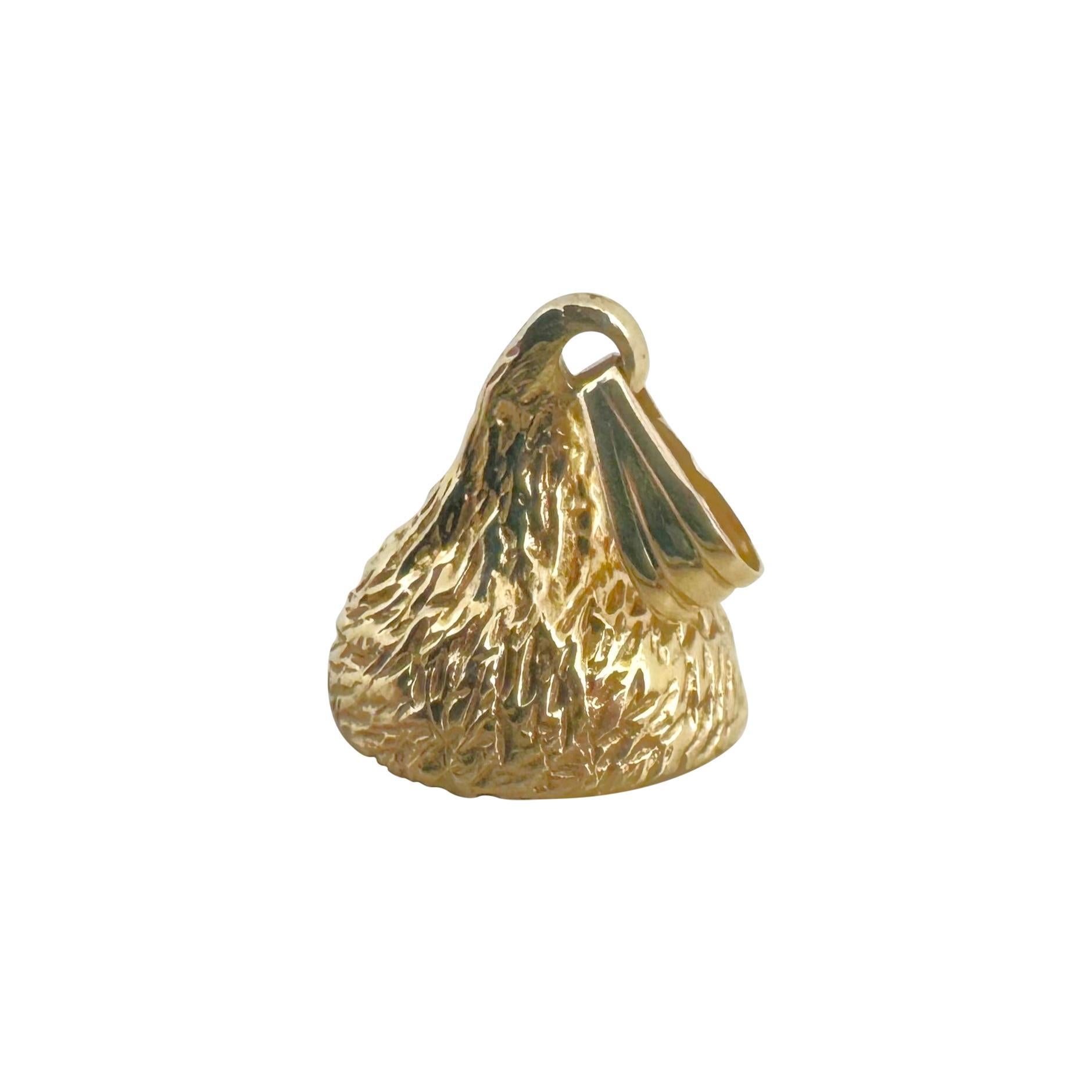 Zustand: Ausgezeichneter Condit, Professionell gereinigt und poliert
Metall: 14k Gold (markiert und professionell getestet)
Gewicht: 16,2 g
Länge: 1 Zoll einschließlich Bügel
Breite: 0,65 Zoll
Bügelöffnung: 4mm
Markierungen: 