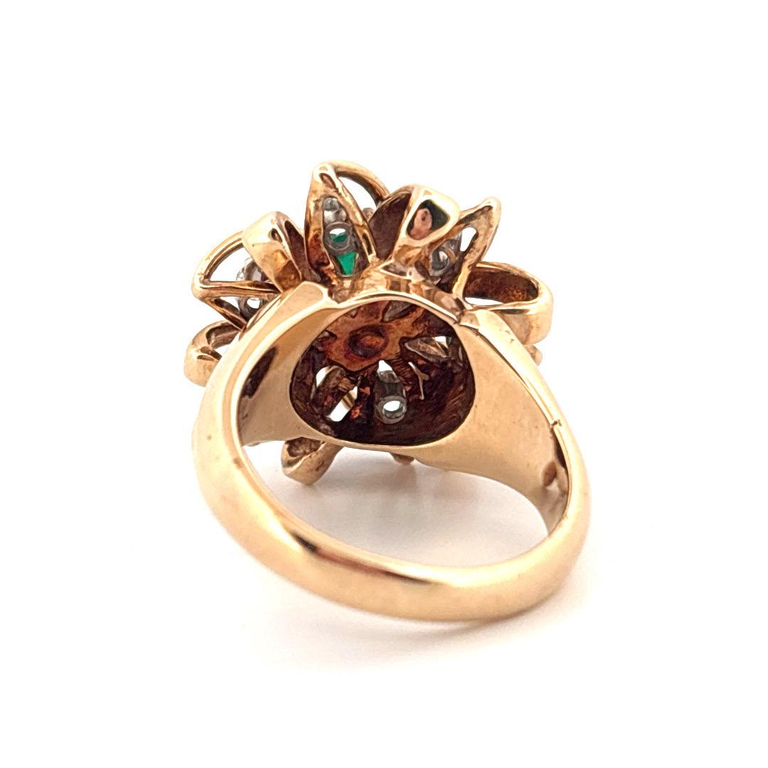 Rétro Anello in oro giallo 14K con smeraldo cabochon da 1,65 carati e diamante da 0,25 carati in vendita