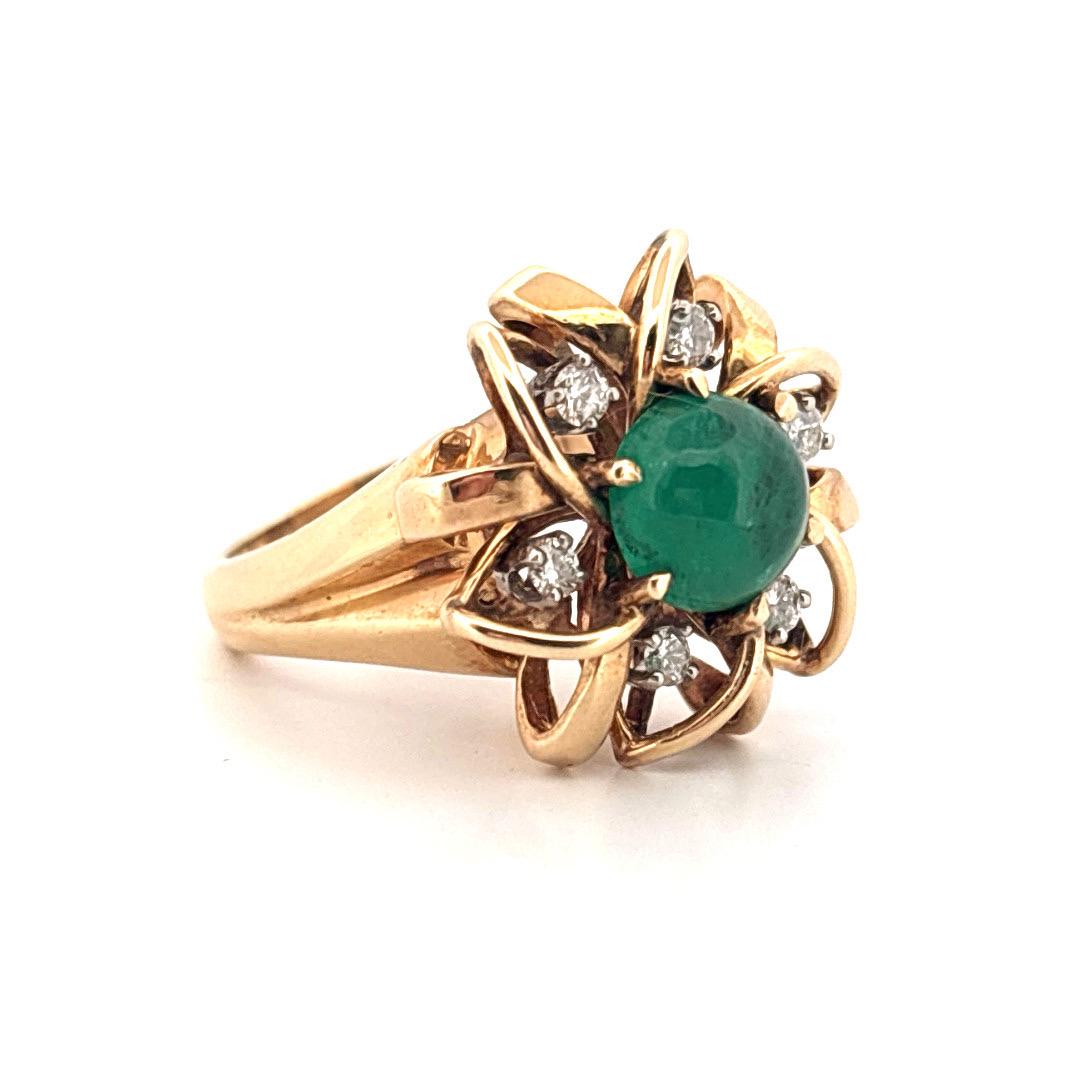 Anello in oro giallo 14K con smeraldo cabochon da 1,65 carati e diamante da 0,25 carati In condizioni buone in vendita a Sewickley, PA