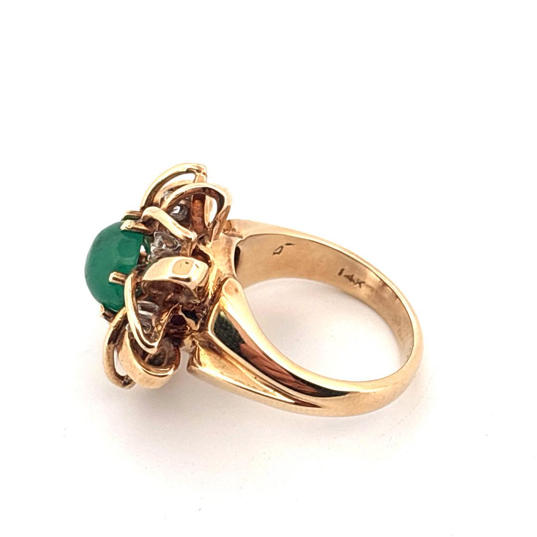 Anello in oro giallo 14K con smeraldo cabochon da 1,65 carati e diamante da 0,25 carati in vendita 1