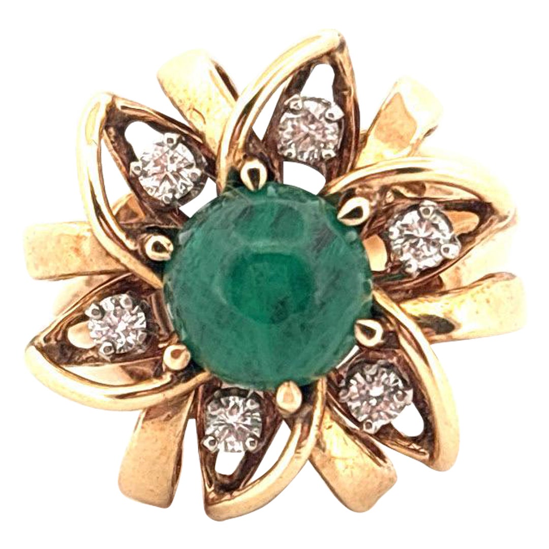Anello in oro giallo 14K con smeraldo cabochon da 1,65 carati e diamante da 0,25 carati