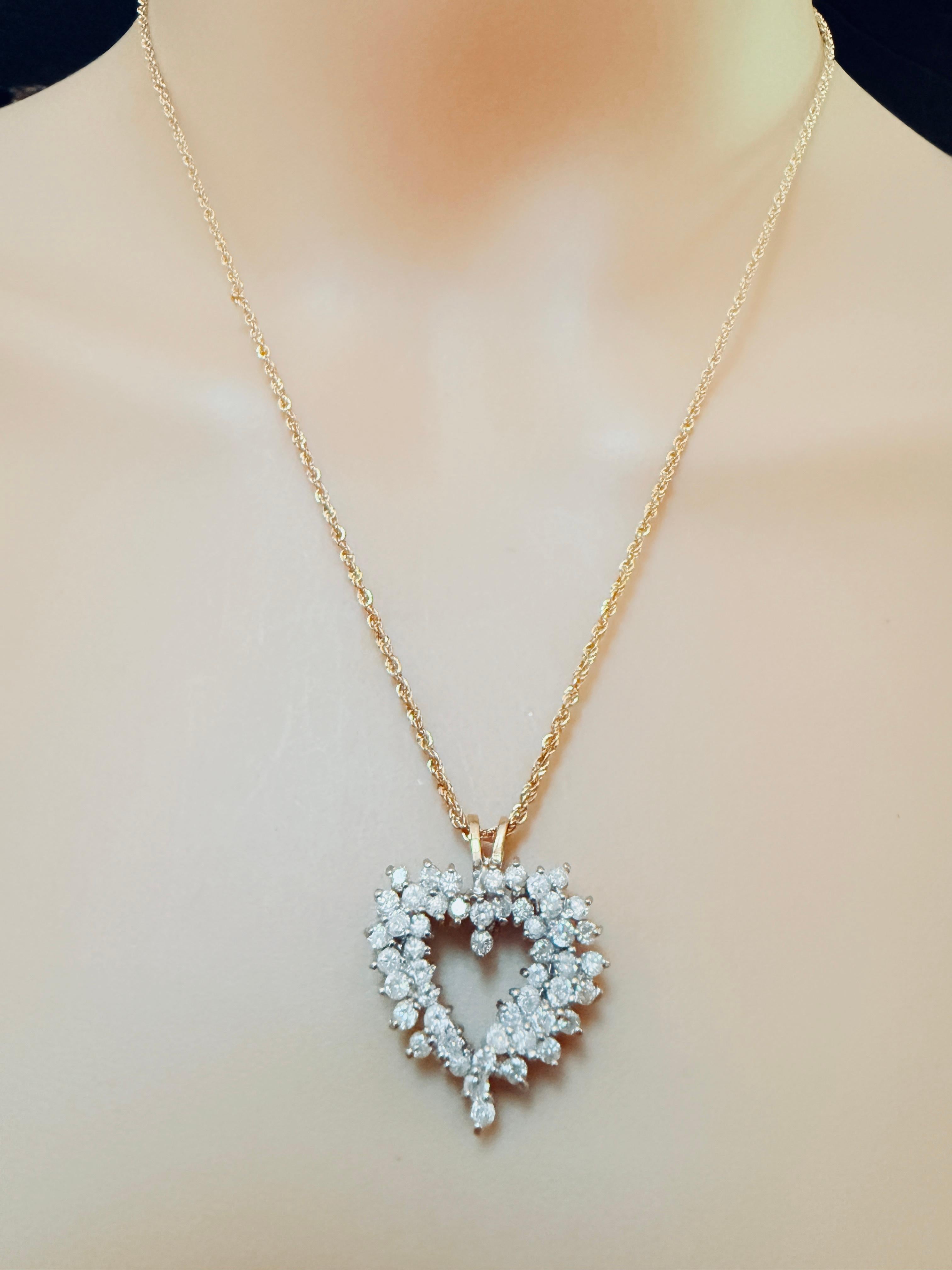 Pendentif en or jaune 14k avec un diamant de 1,68 carat sur une chaîne de 18