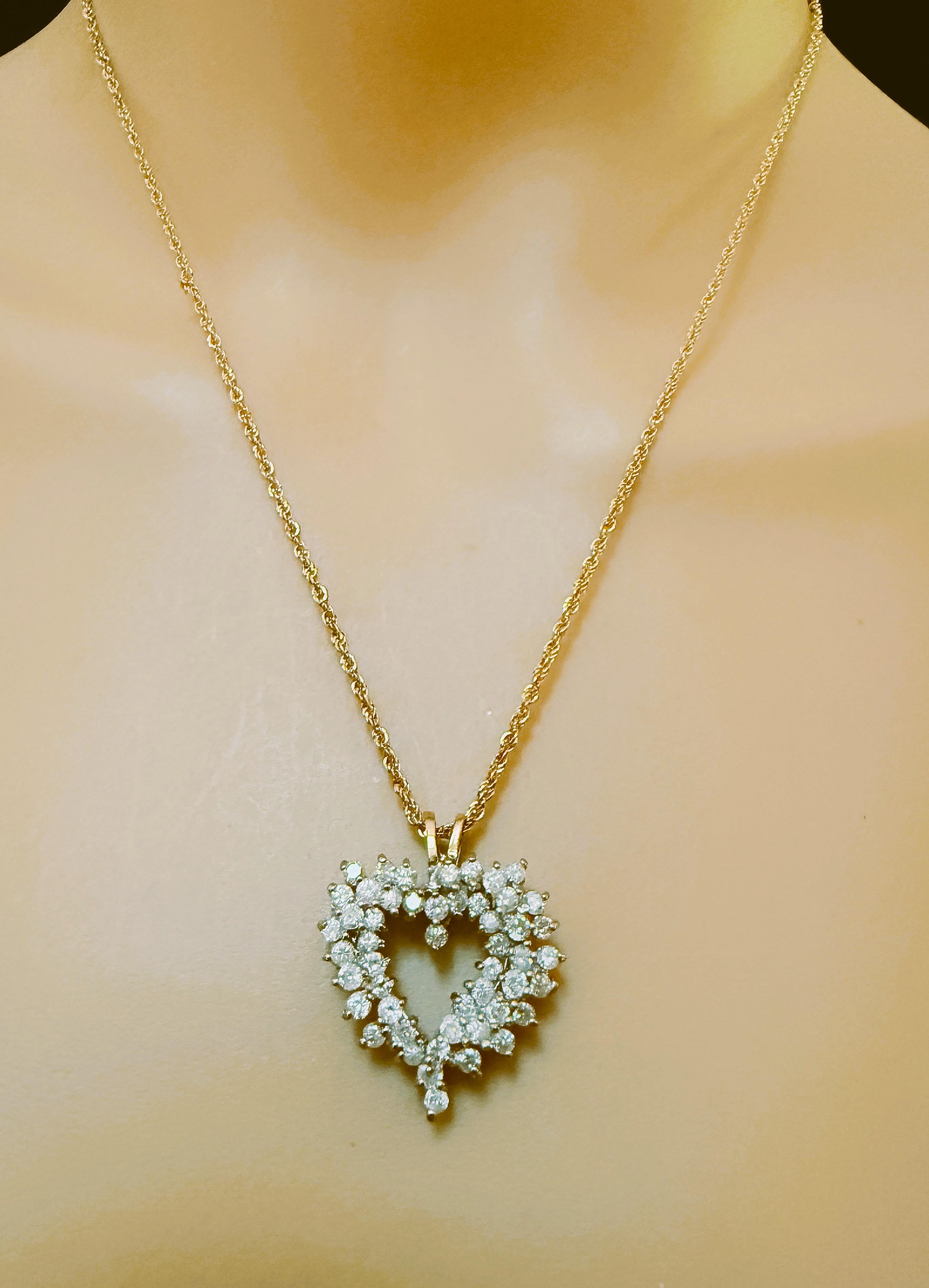 Taille brillant Pendentif en or jaune 14k avec un diamant de 1,68 carat sur une chaîne de 18