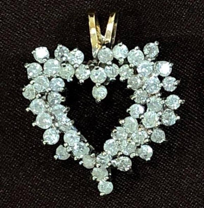Pendentif en or jaune 14k avec un diamant de 1,68 carat sur une chaîne de 18