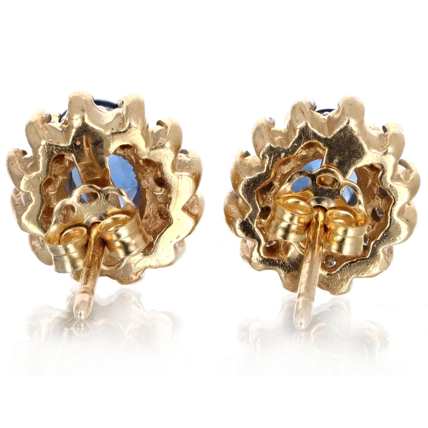 Clous en or jaune 14 carats, poids total de 1,70 carat, saphir naturel ovale et diamant halo Pour femmes en vente