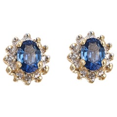 Clous en or jaune 14 carats, poids total de 1,70 carat, saphir naturel ovale et diamant halo