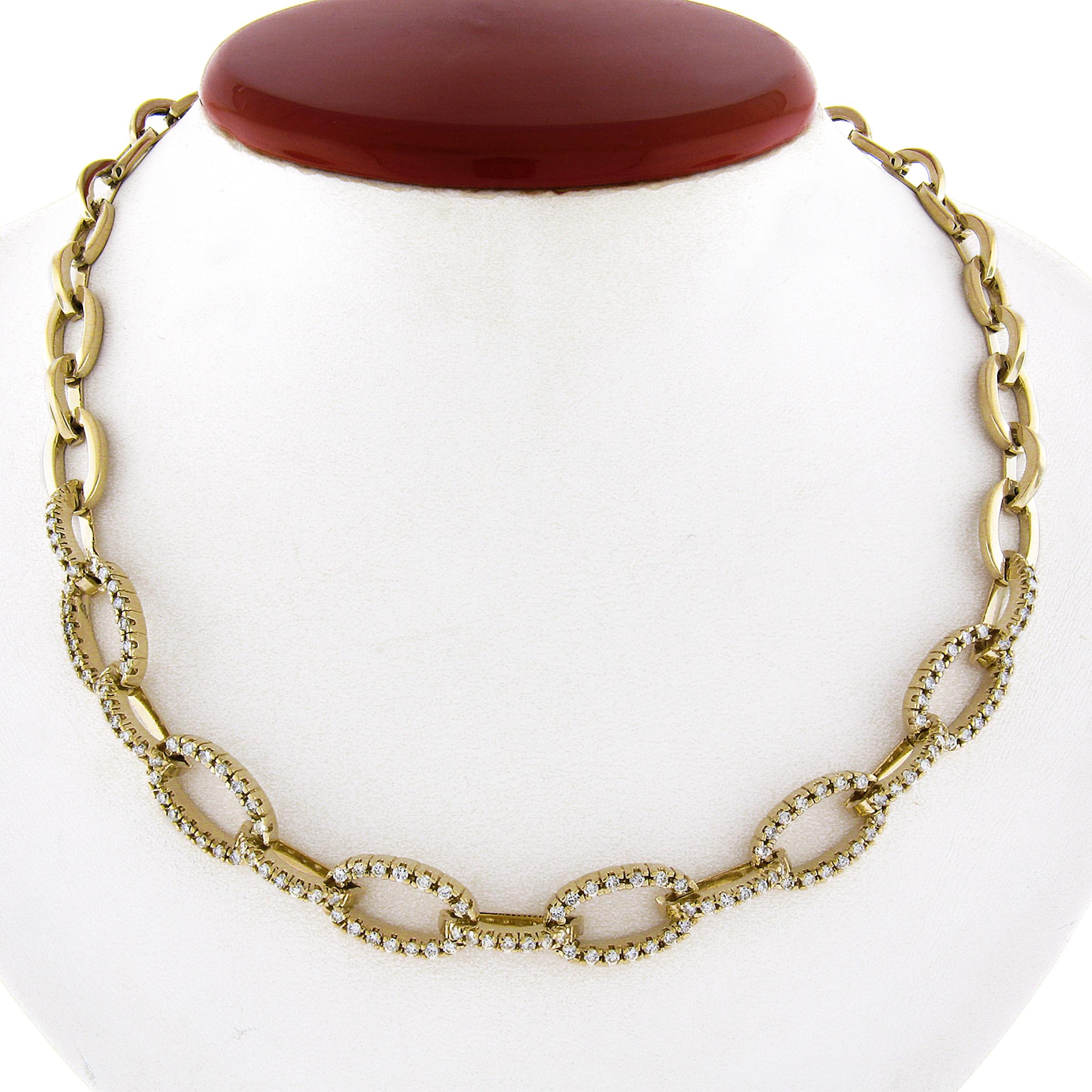 Cet incroyable collier de diamants est fabriqué en or jaune 14 carats et présente des maillons ovales ouverts, unis et rehaussés de diamants, dont la taille varie tout au long du modèle. Les diamants pèsent environ 2,66 carats et présentent des