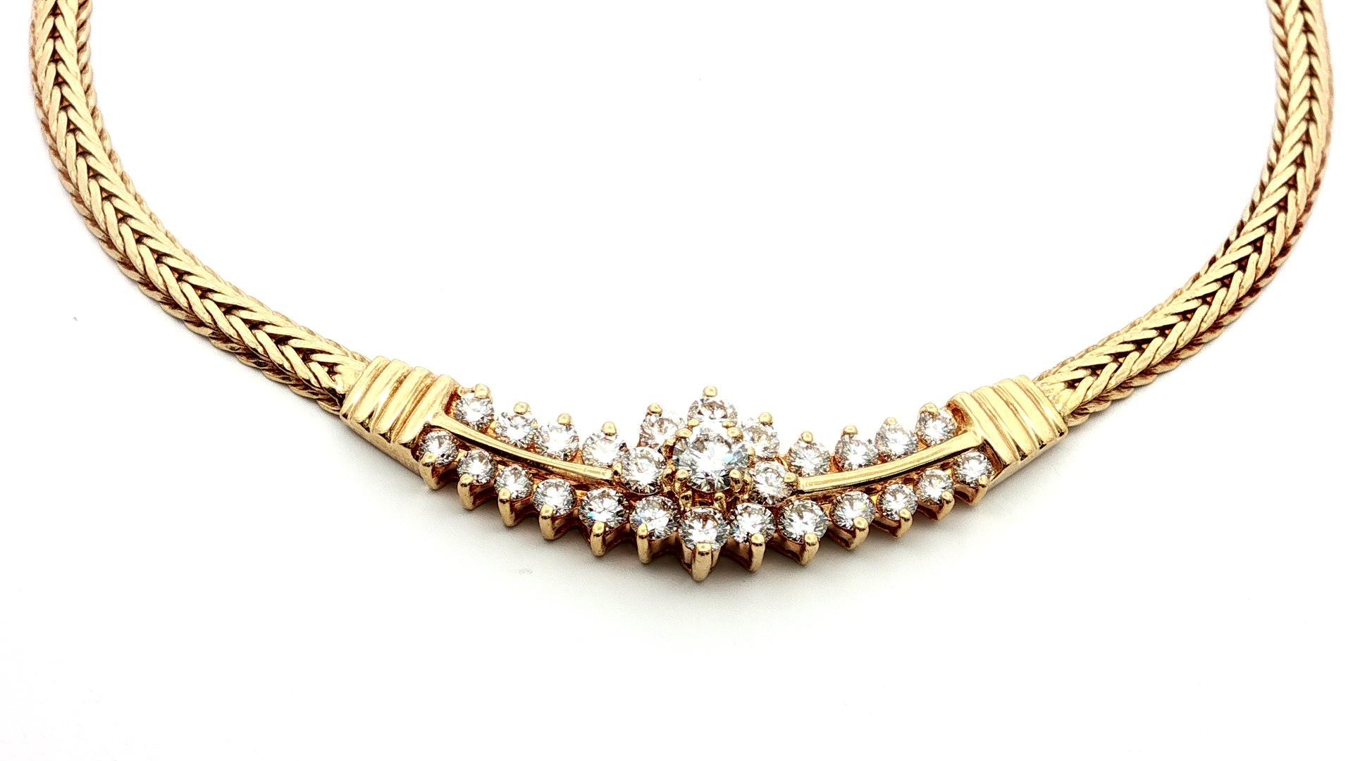 Collana in oro giallo 14k con sezione a cluster di diamanti da 1,75 carati, ampia e piatta a V.I.I. in vendita 6