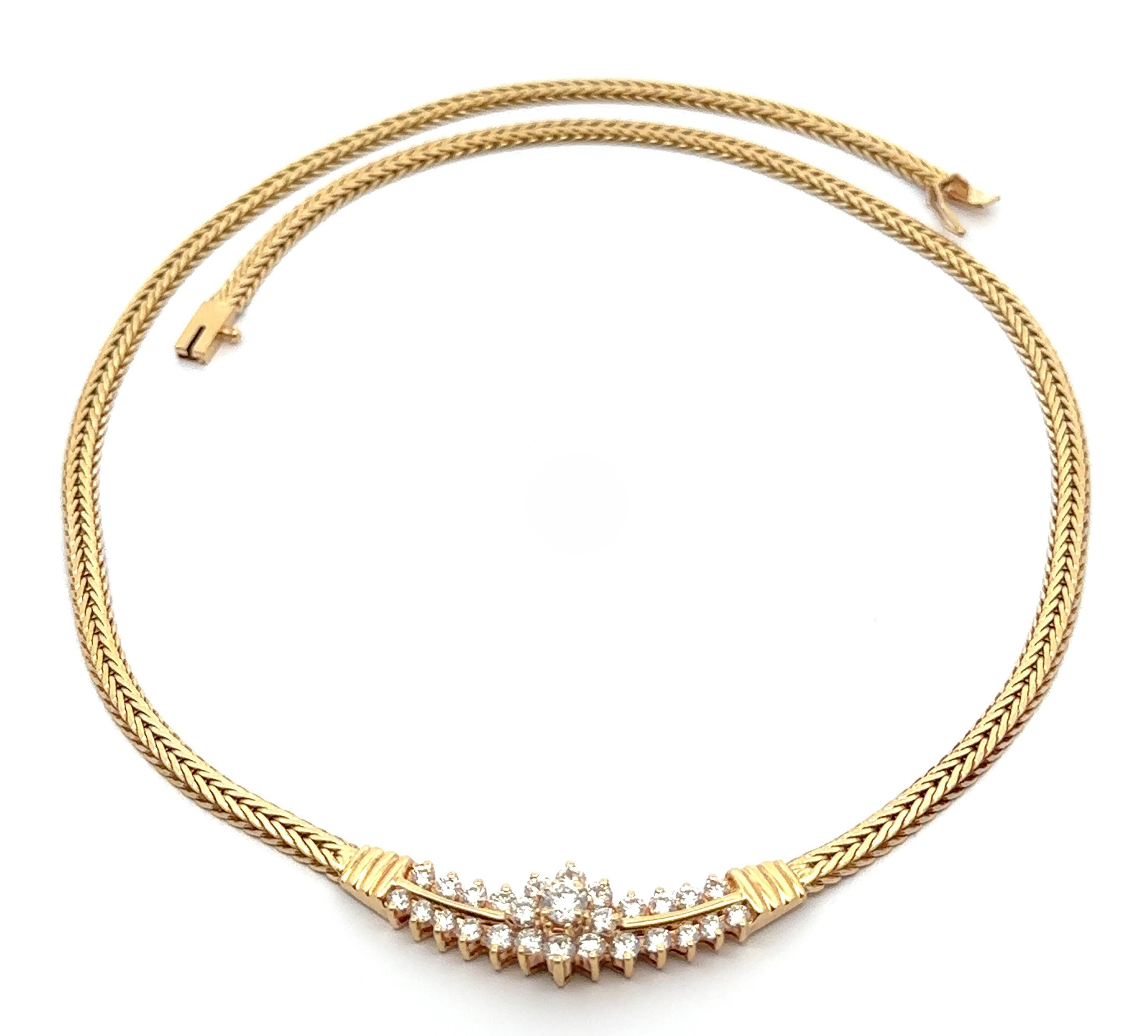 Collana in oro giallo 14k con sezione a cluster di diamanti da 1,75 carati, ampia e piatta a V.I.I. in vendita 3