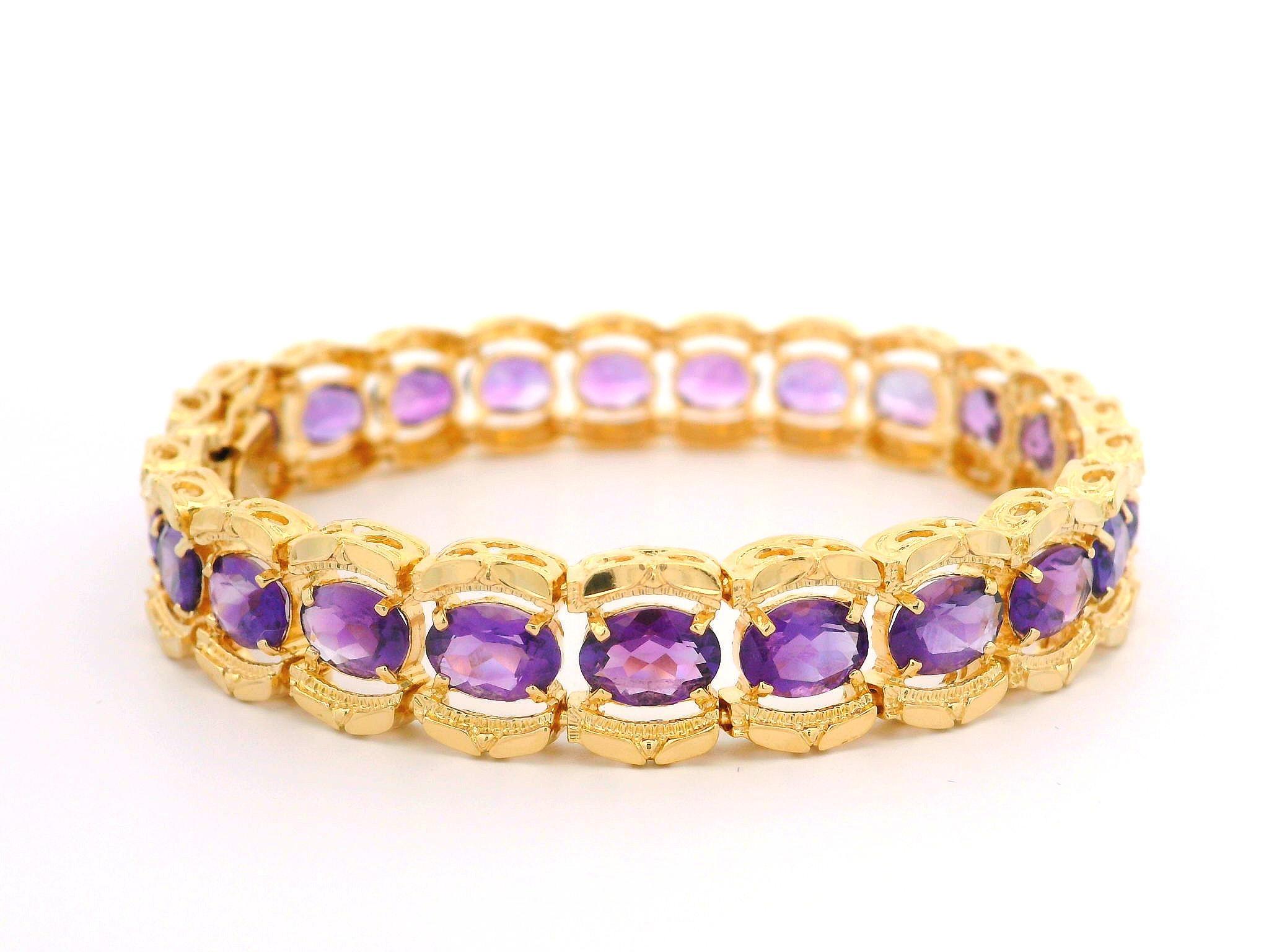 -A. Stone
(23) Ametiste naturali autentiche - taglio ovale Brilliante - incastonate - colore viola medio e intenso - 7x5mm - 17ctw (circa)

Materiale: oro giallo 14k
Peso: 21,18 grammi
Lunghezza: Misura 7 pollici accanto a un righello. Si adatta