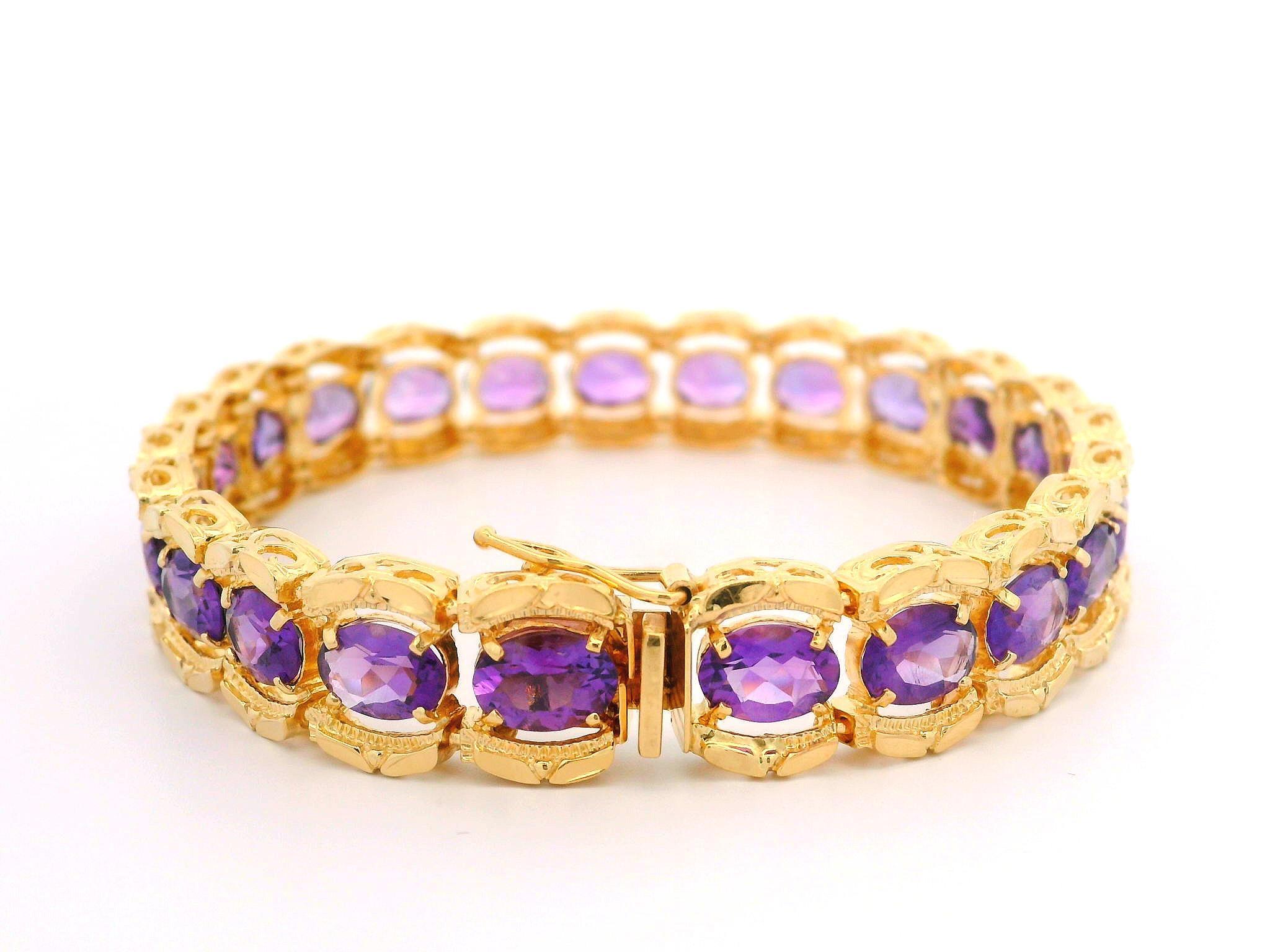 Taglio ovale Bracciale largo in oro giallo 14k 17ctw con ametista ovale e lati tagliati a diamante in vendita