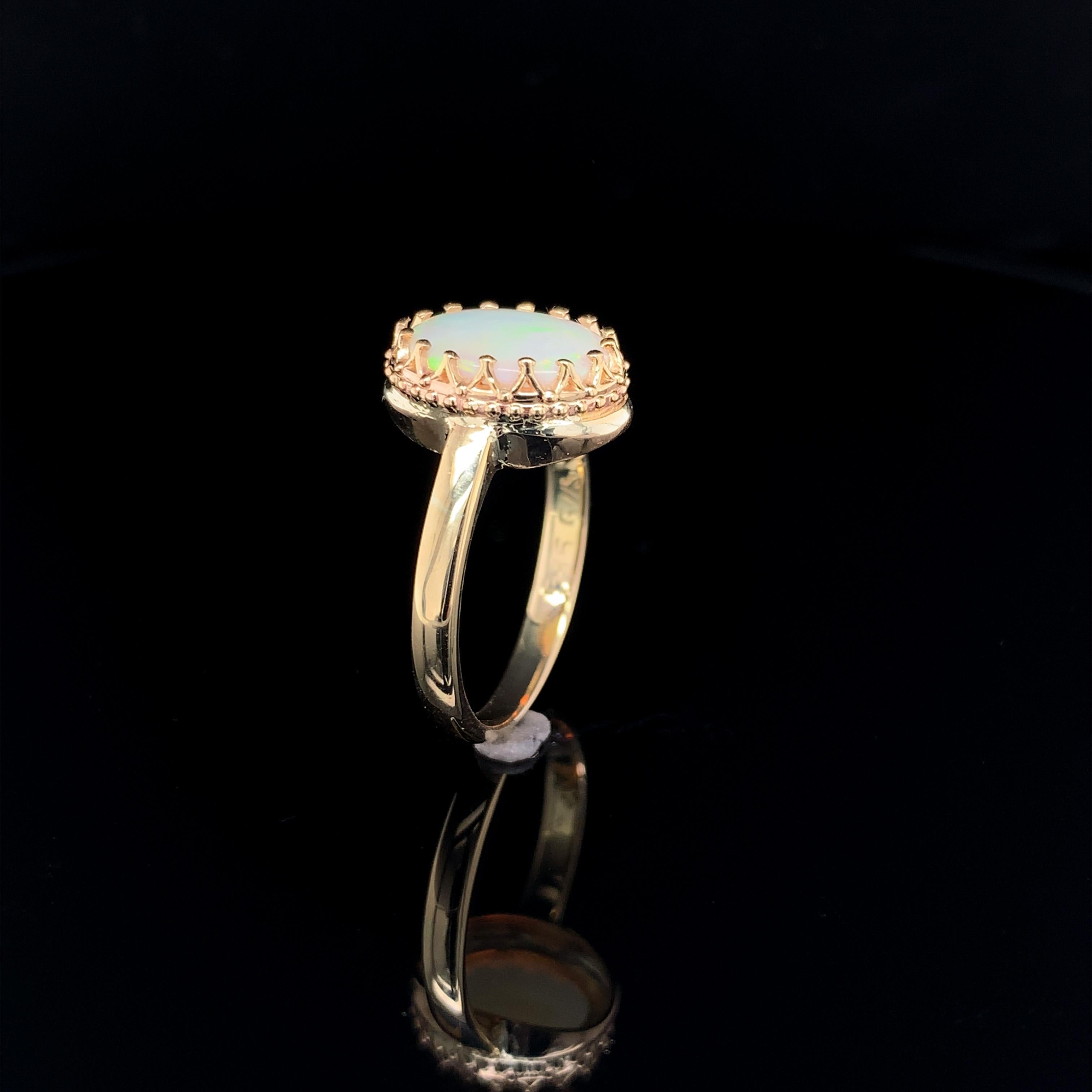 Oval Cut 14K Yellow Gold 1.80 carat Australian Opal Ring For Sale