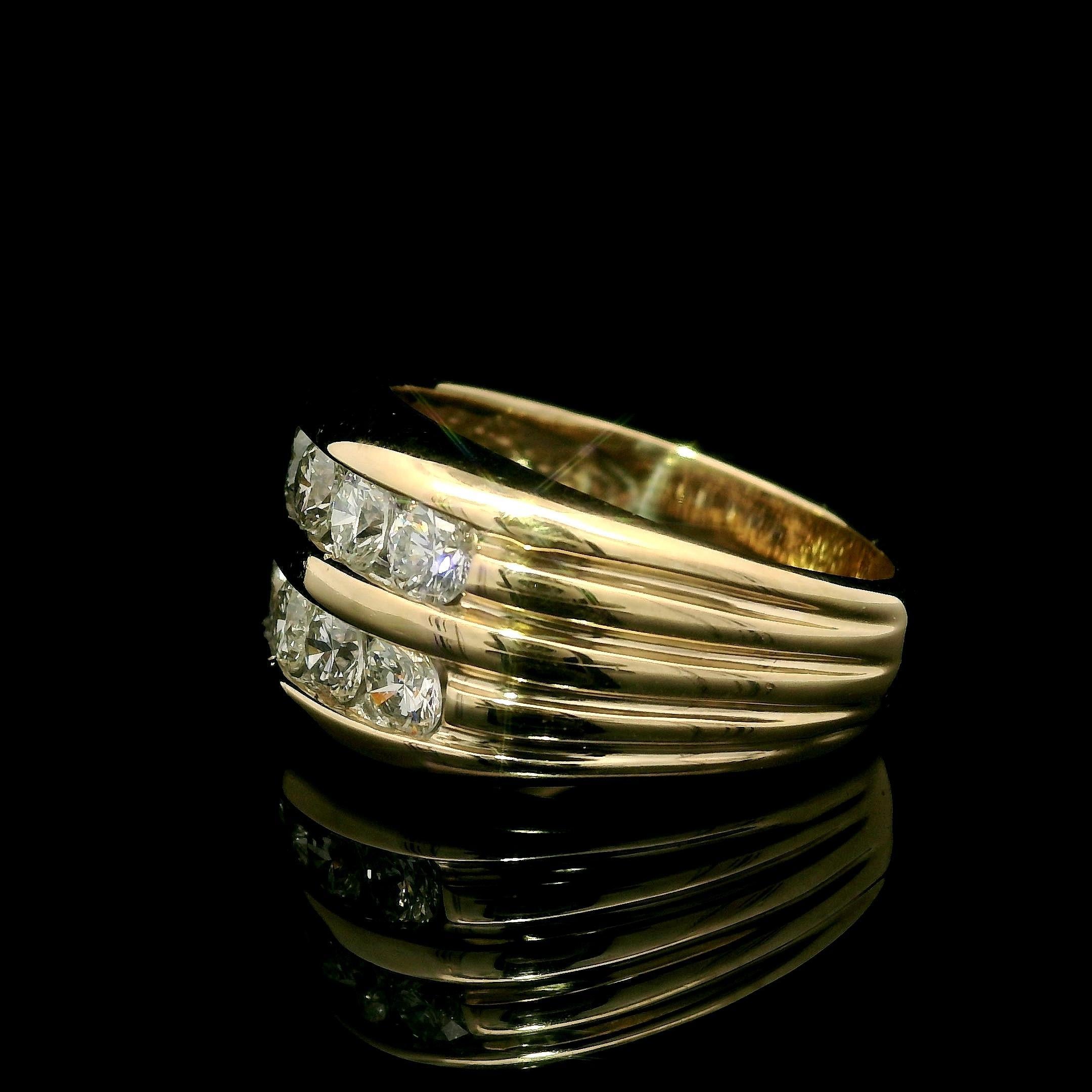 14k Yellow Gold 1.80ctw Fiery Channel Diamond 12.3mm Wide 2 Row Men's Band Ring Bon état - En vente à Montclair, NJ