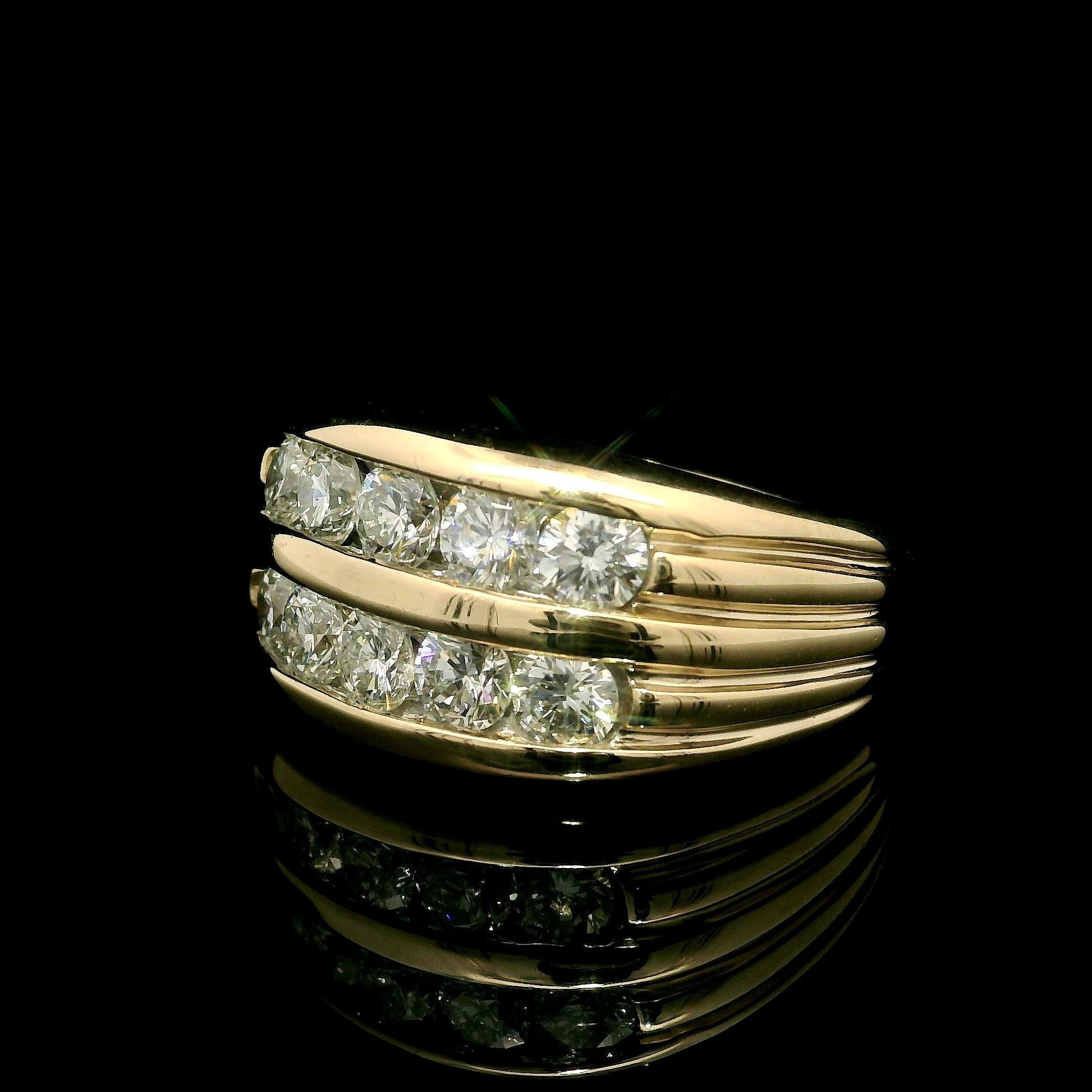 14k Yellow Gold 1.80ctw Fiery Channel Diamond 12.3mm Wide 2 Row Men's Band Ring Pour hommes en vente