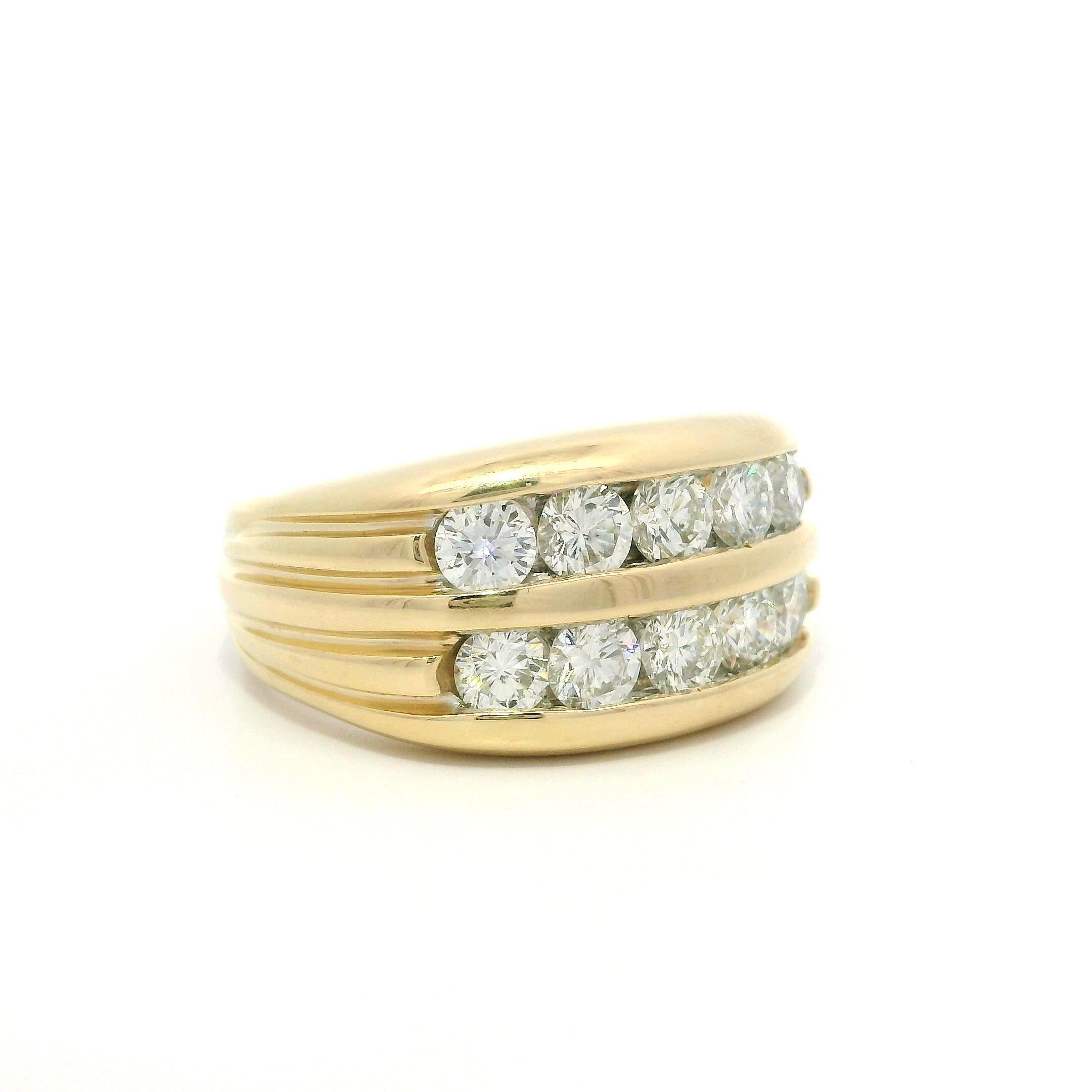14k Yellow Gold 1.80ctw Fiery Channel Diamond 12.3mm Wide 2 Row Men's Band Ring en vente 2