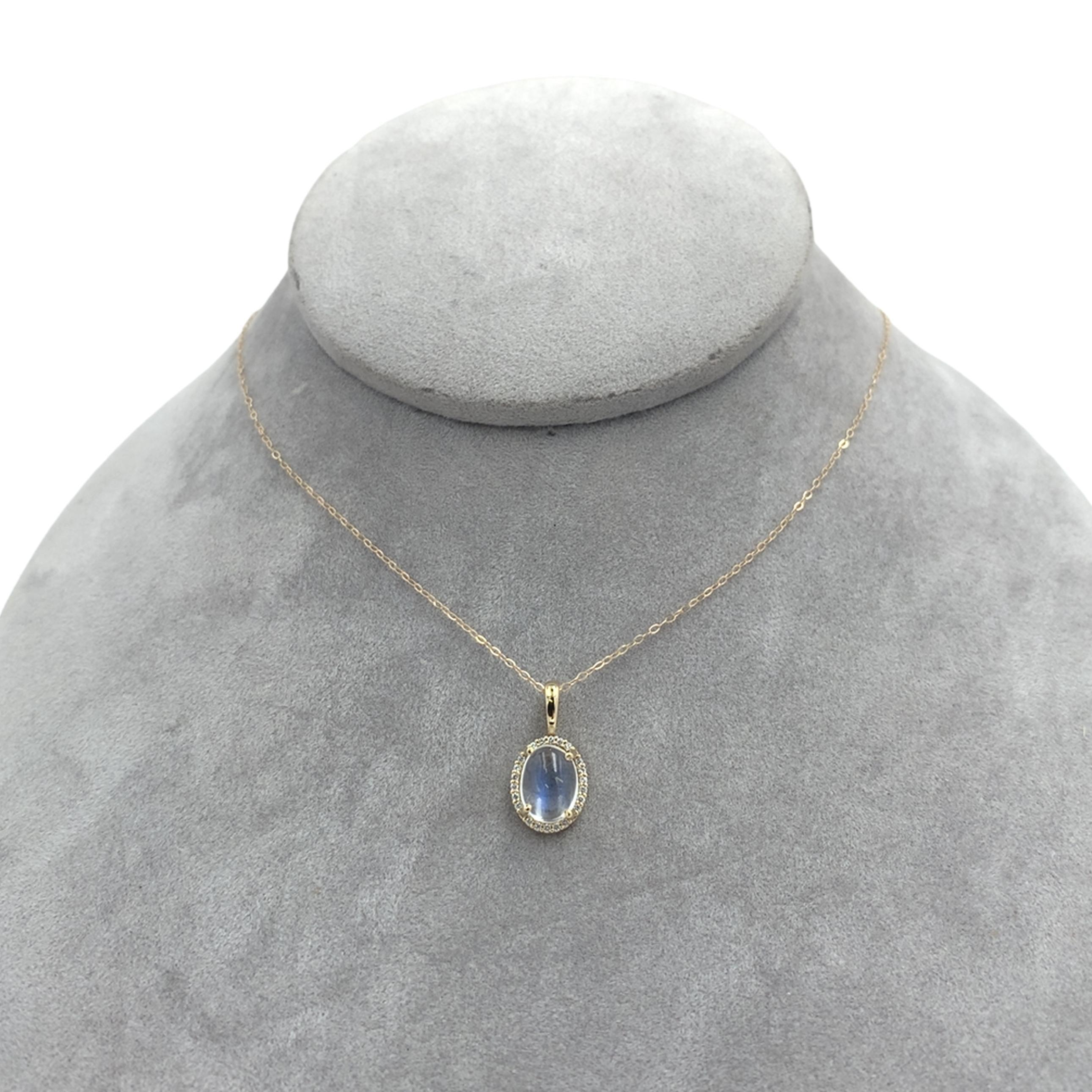 14K Gelbgold 1,84 Karat Blue Flash Mondstein und Diamant Anhänger mit Kette im Angebot 1
