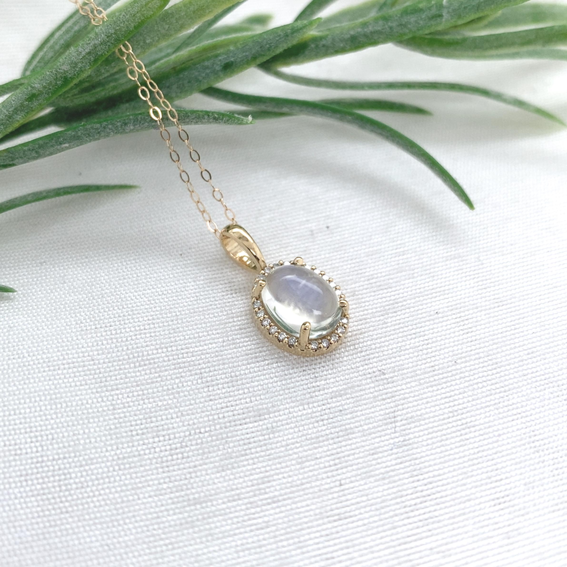 14K Gelbgold 1,84 Karat Blue Flash Mondstein und Diamant Anhänger mit Kette im Angebot 2