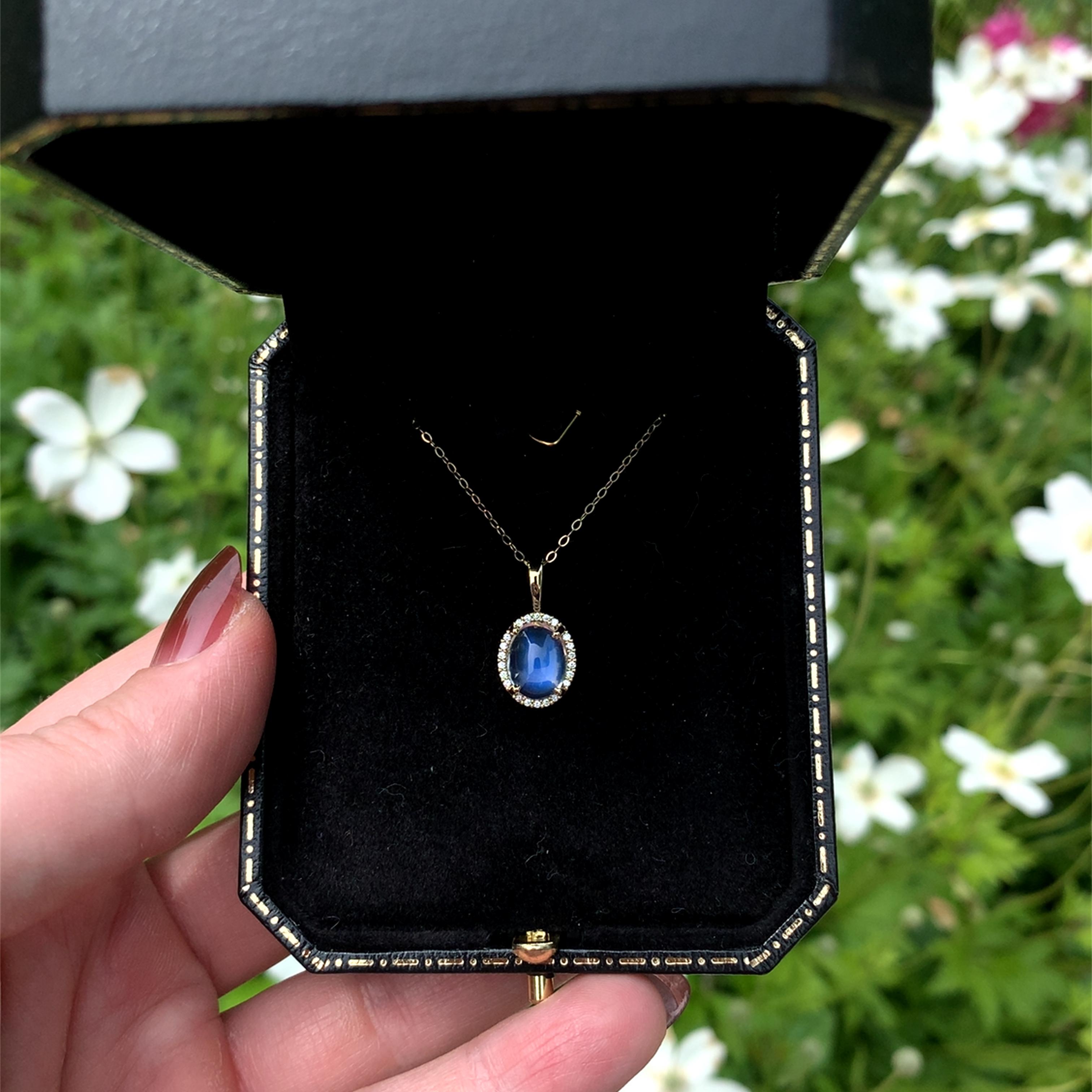 14K Gelbgold 1,84 Karat Blue Flash Mondstein und Diamant Anhänger mit Kette im Angebot 3