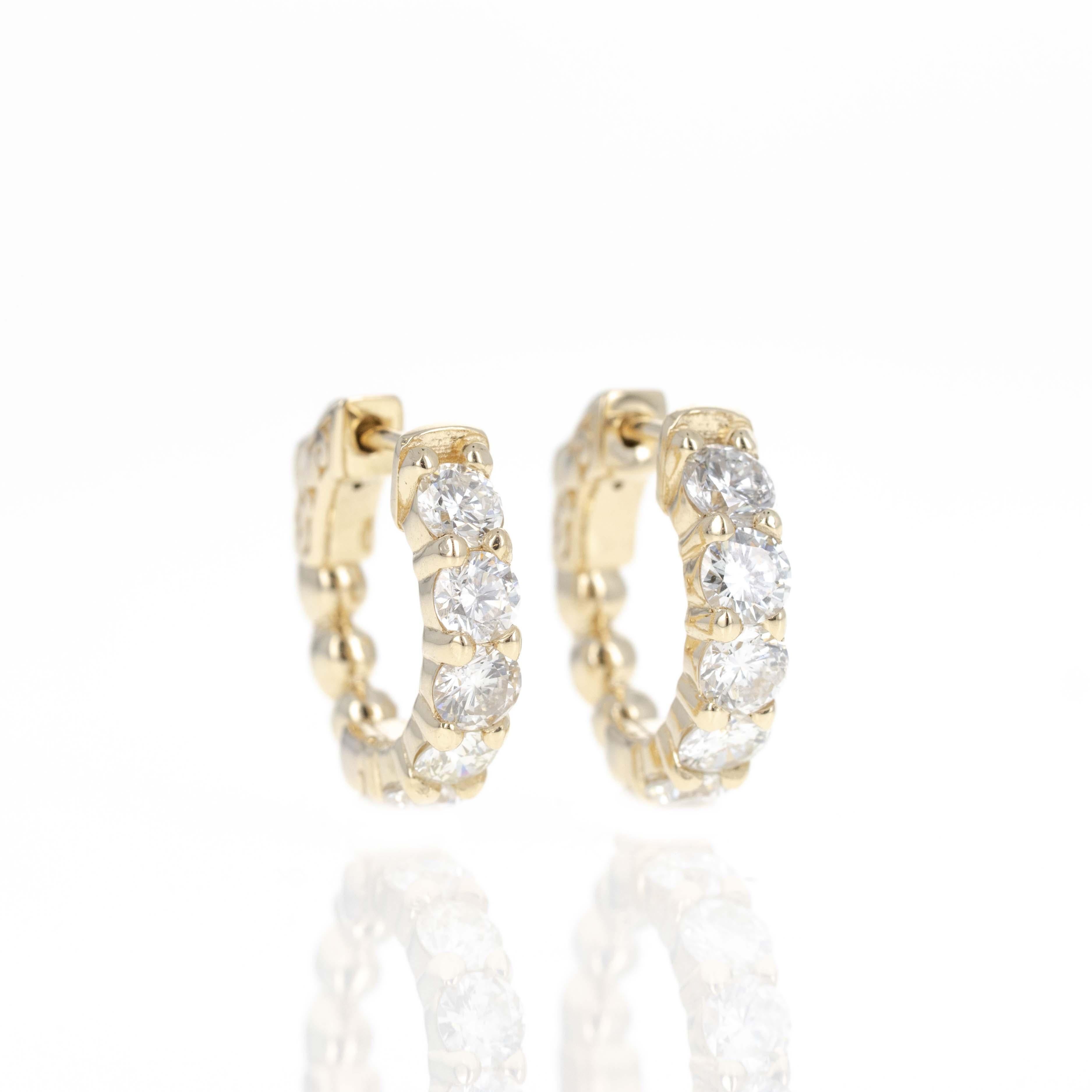Créoles huggies en or jaune 14 carats avec diamants ronds de 1,85 carat Neuf - En vente à Cape May, NJ