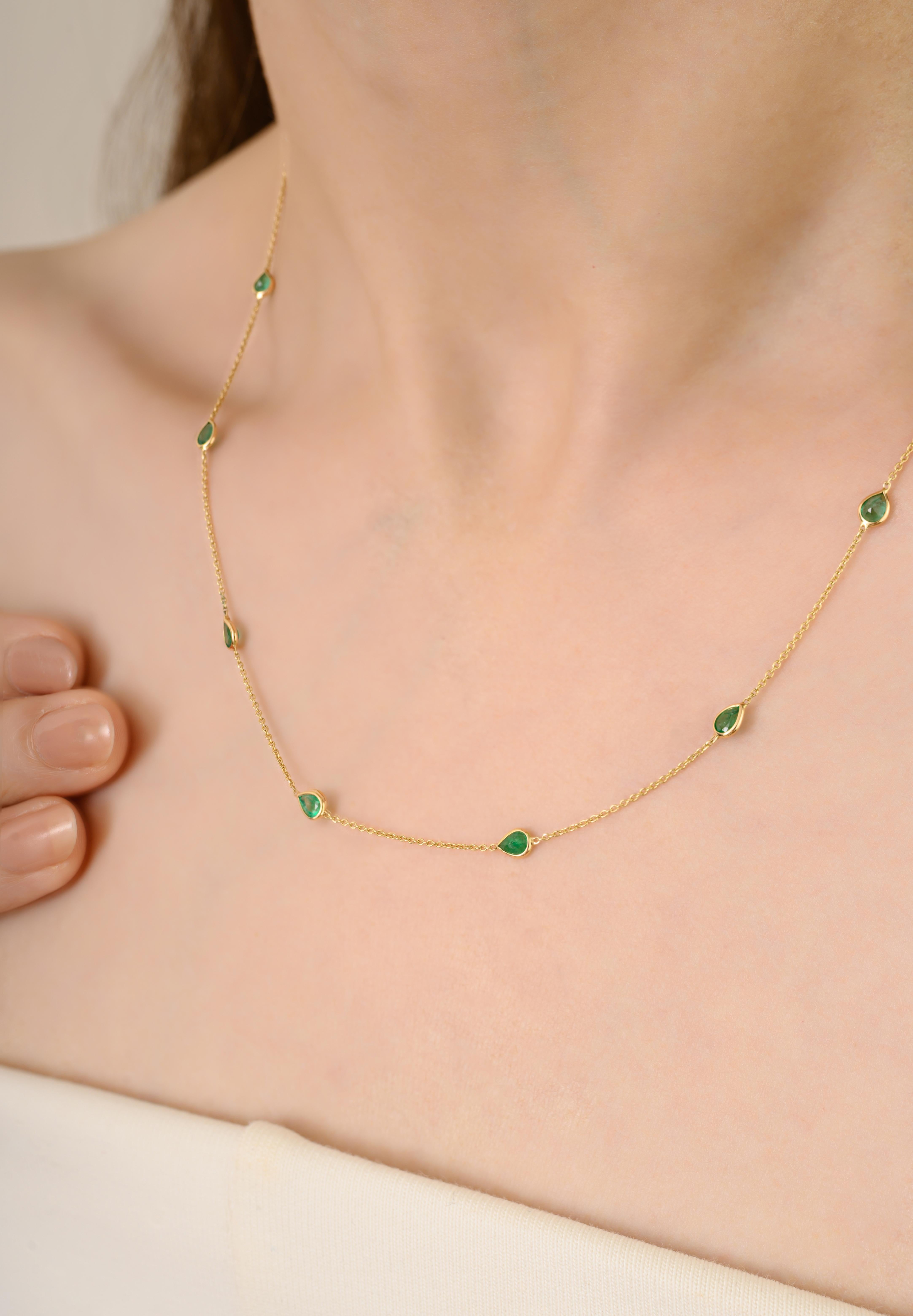 Taglio a goccia Collana a catena in oro giallo 14K con smeraldo taglio pera da 1,8 carati Regalo di alta gioielleria in vendita