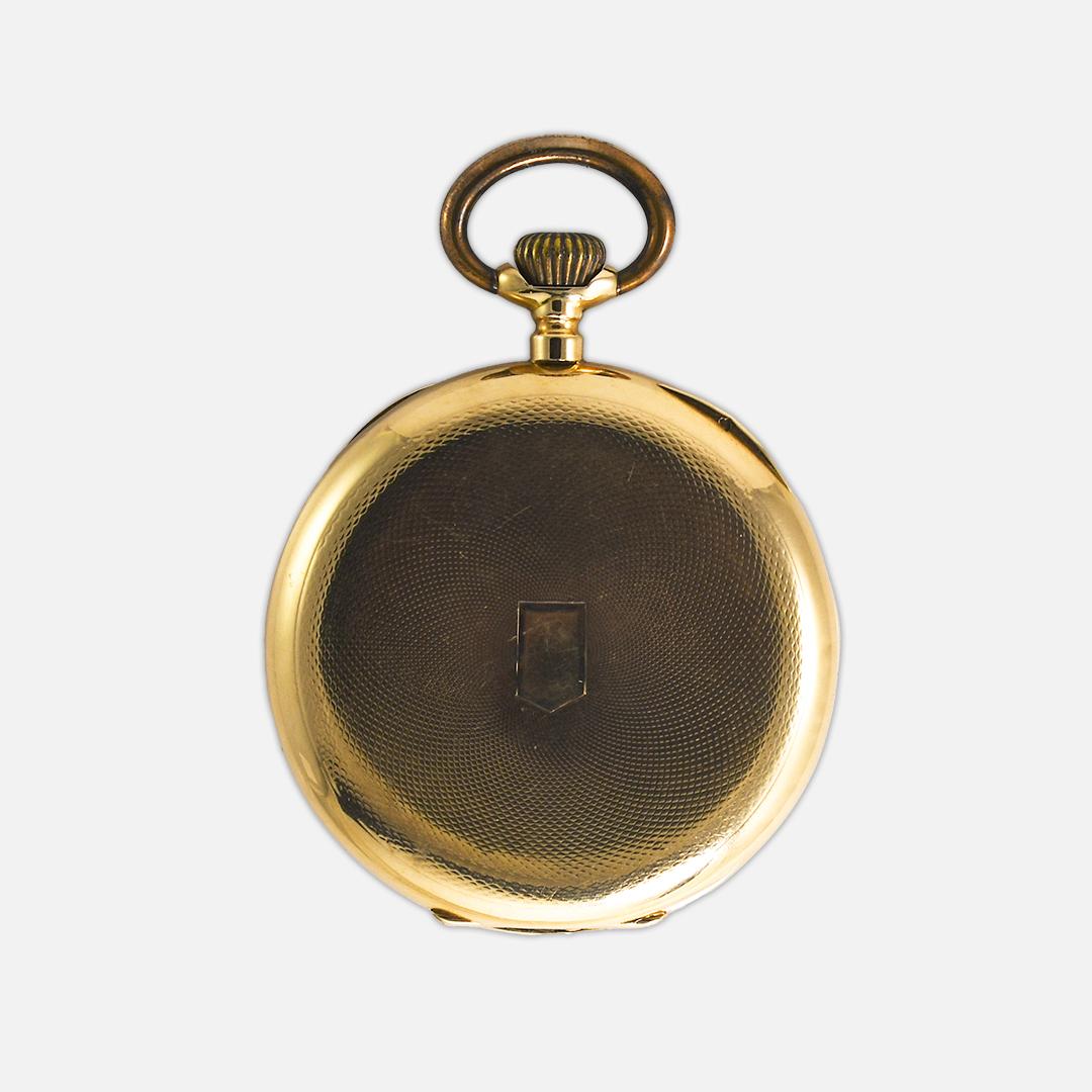 La Maisonnette,  Schweizer Taschenuhr, offenes Zifferblatt.
Der Innendeckel ist mit 585, 14k gestempelt. Der äußere Deckel und das Gehäuse sind aus 14k Gelbgold.
Der Innendeckel, der das Uhrwerk bedeckt, ist aus unedlem Metall und in Gold