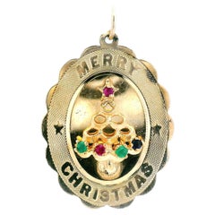 Ciondolo in oro giallo 14k 1960 Mid Century Merry Christmas Tree con rubino e smeraldo