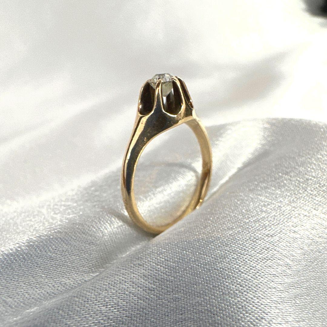 14 Karat Gelbgold Ring aus dem 19. Jahrhundert mit weißem Diamanten im Brillantschliff  Größe 5.75 im Zustand „Hervorragend“ im Angebot in Jacksonville, FL