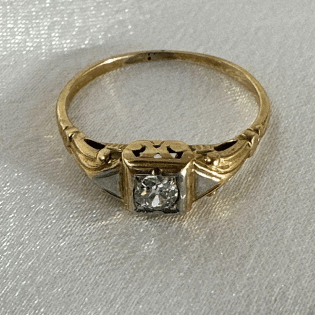 Victorien Or jaune 14k Bague victorienne du 19ème siècle avec diamant taillé en brillant Taille 6.25 en vente
