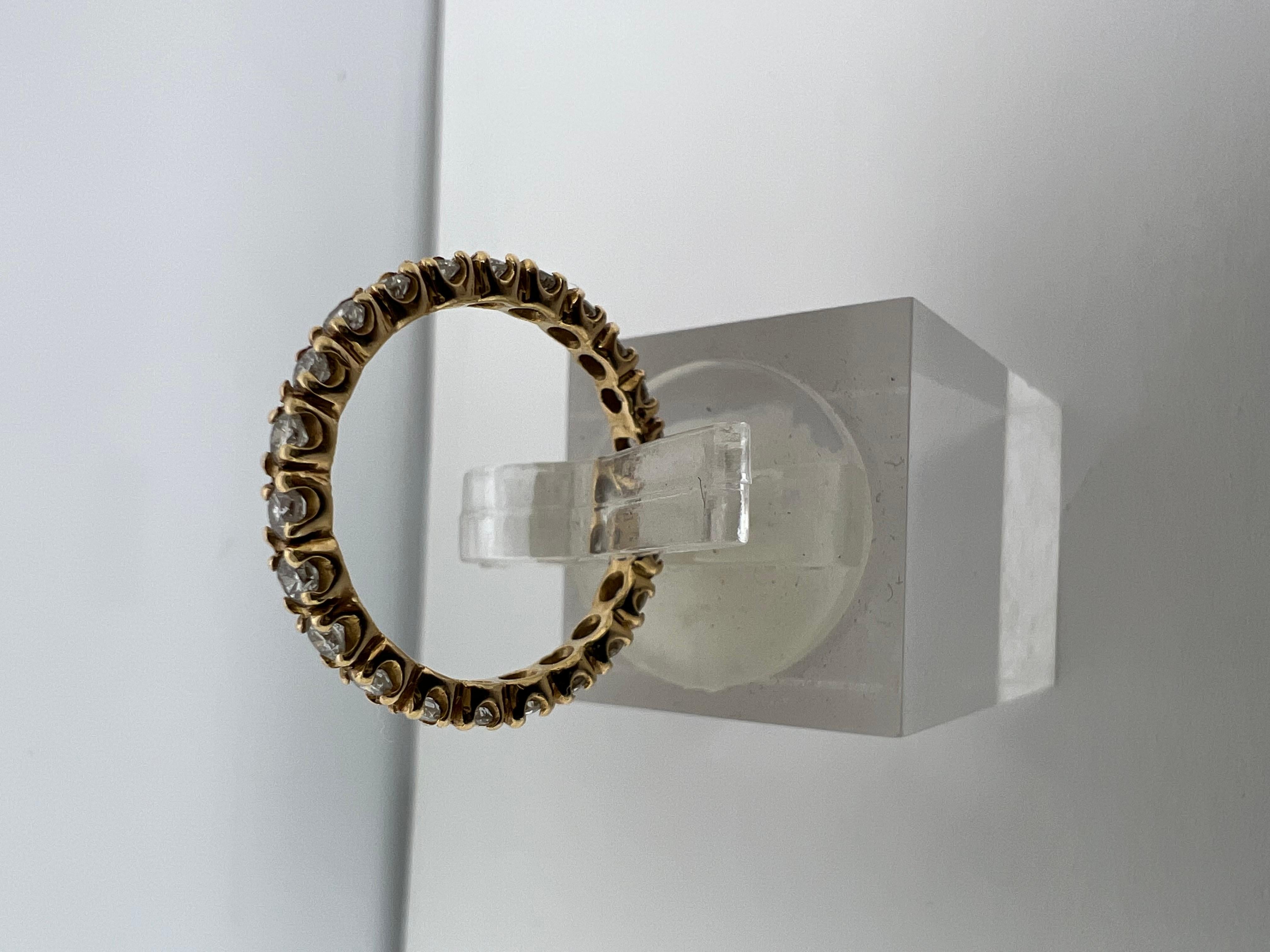Taille ronde Bague d'éternité en or jaune 14k avec diamant 1cttw en vente